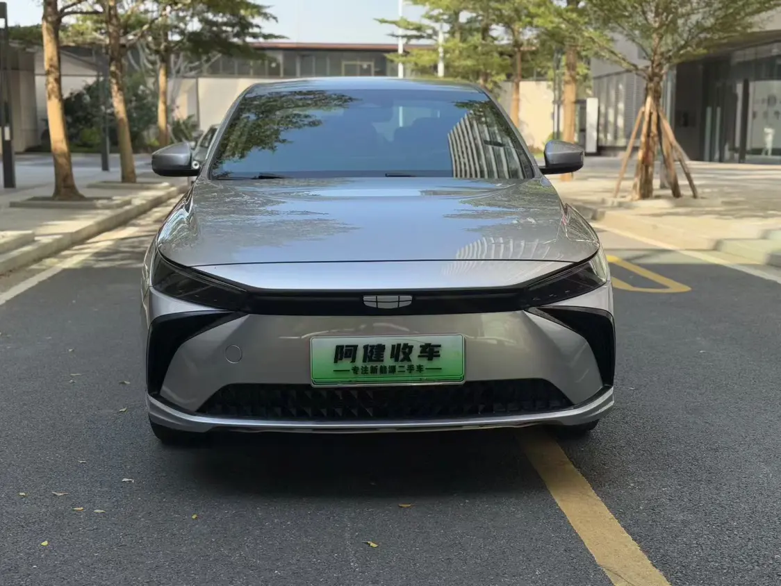 Geely Geometry G6  из Китая