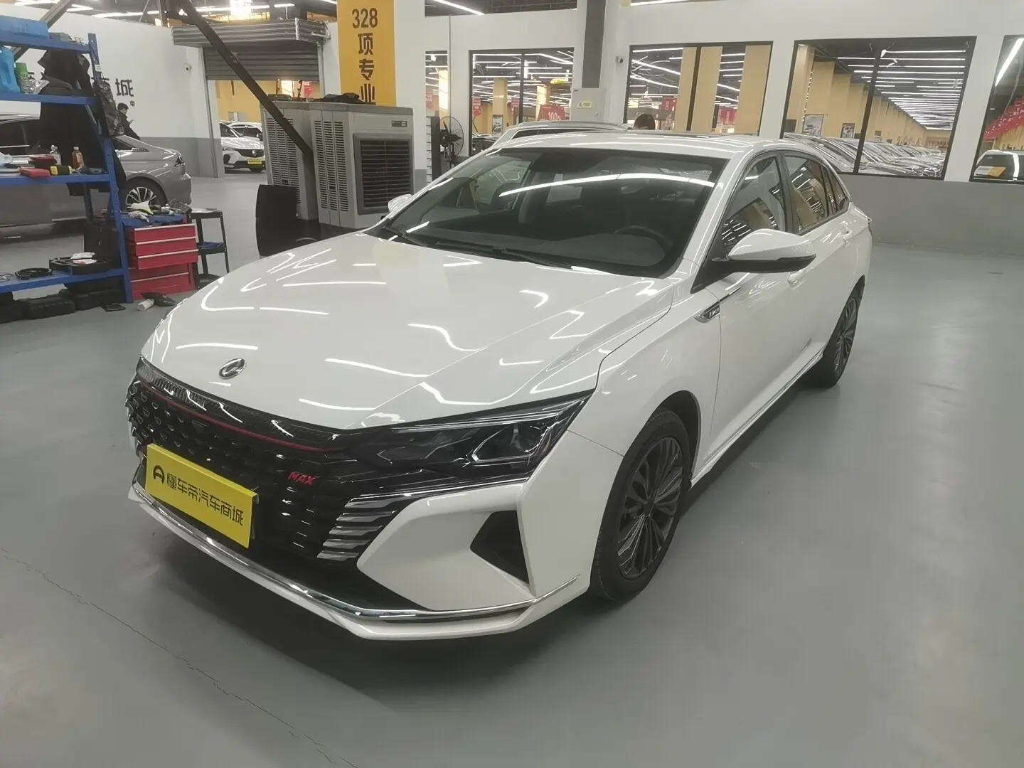 Dongfeng Yixuan MAX  из Китая