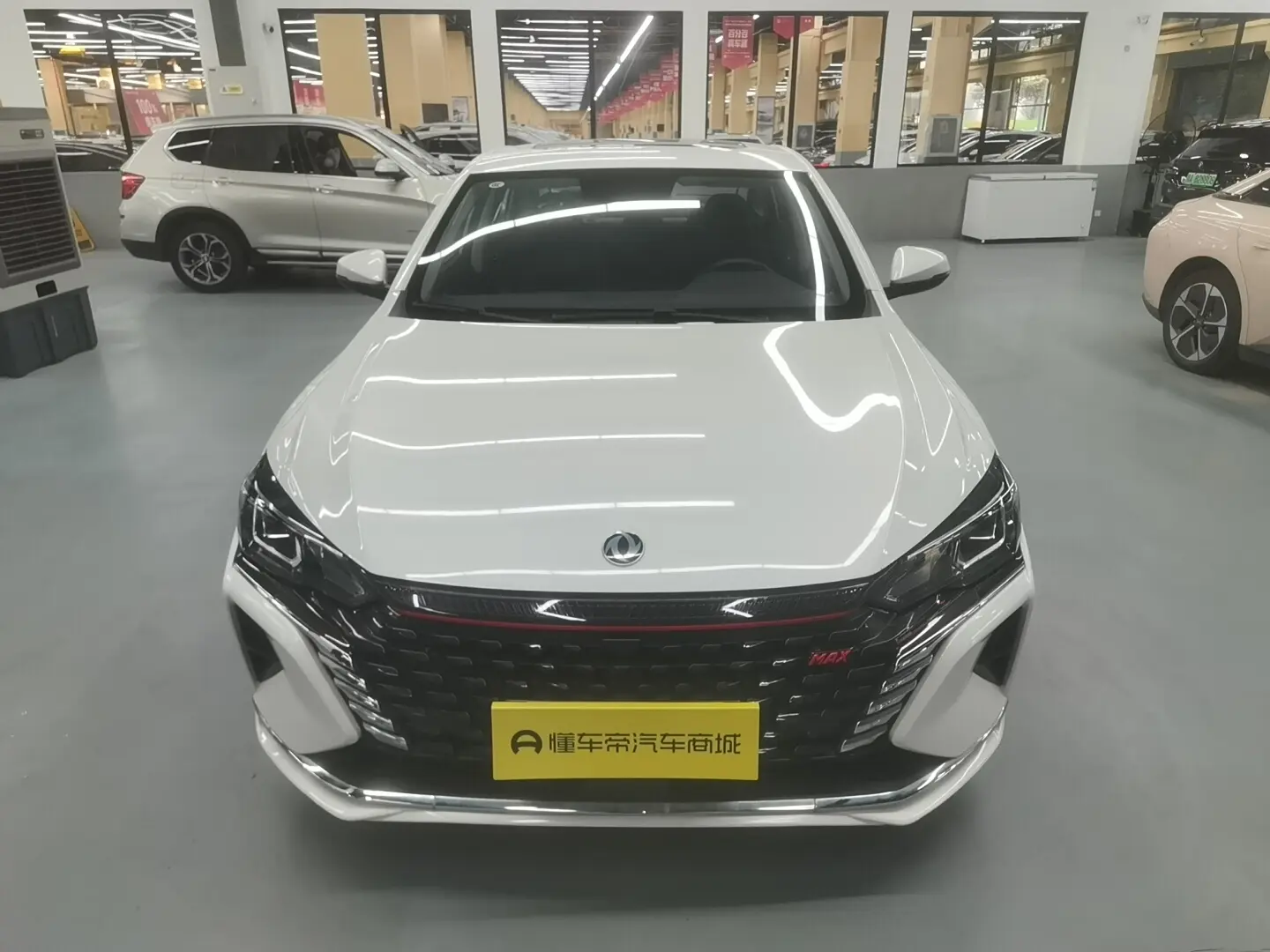 Dongfeng Yixuan MAX  из Китая