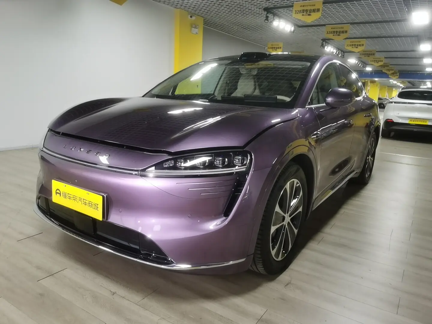 Luxeed Zhijie R7  из Китая