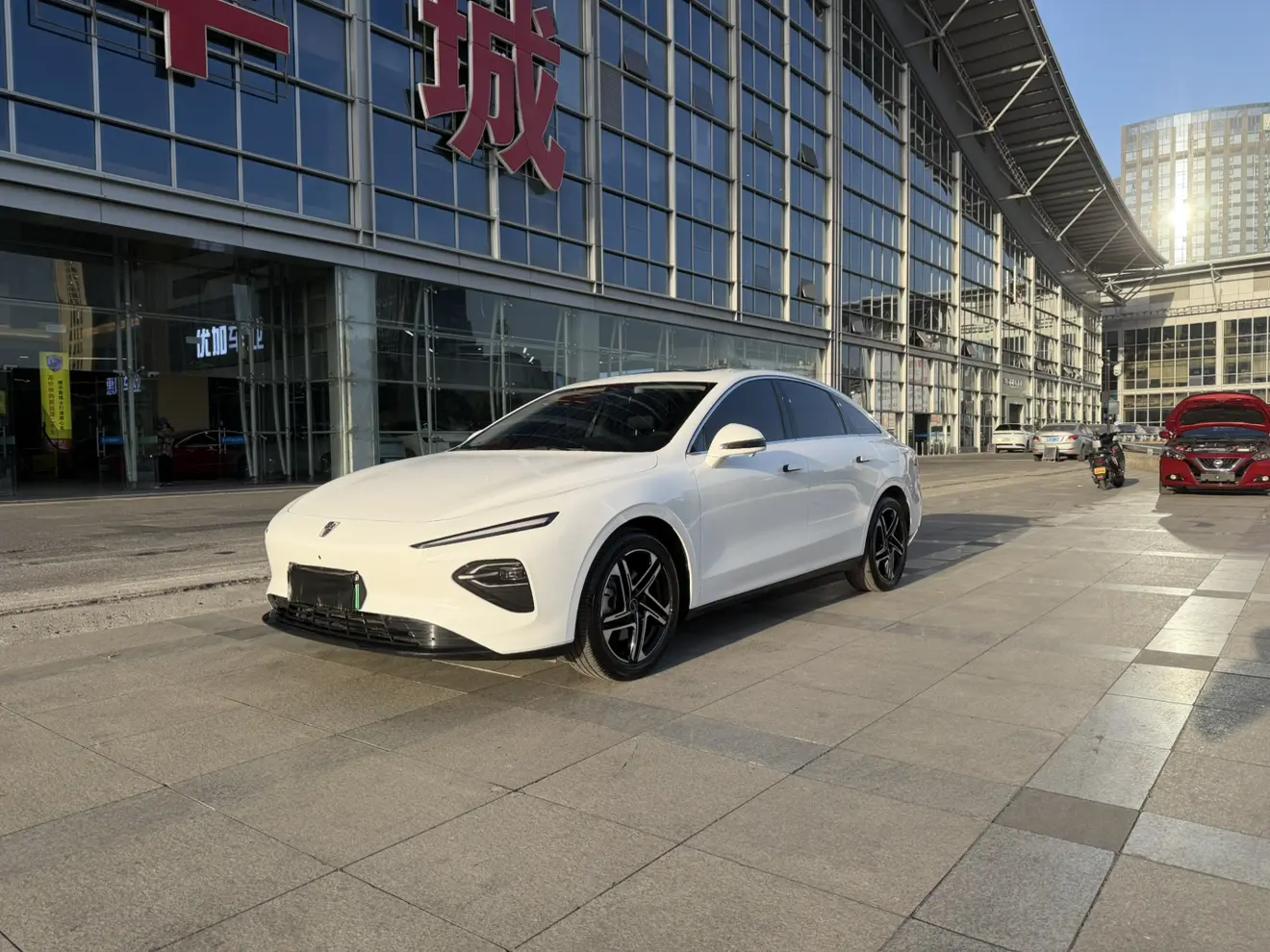 Roewe D7 EV  из Китая