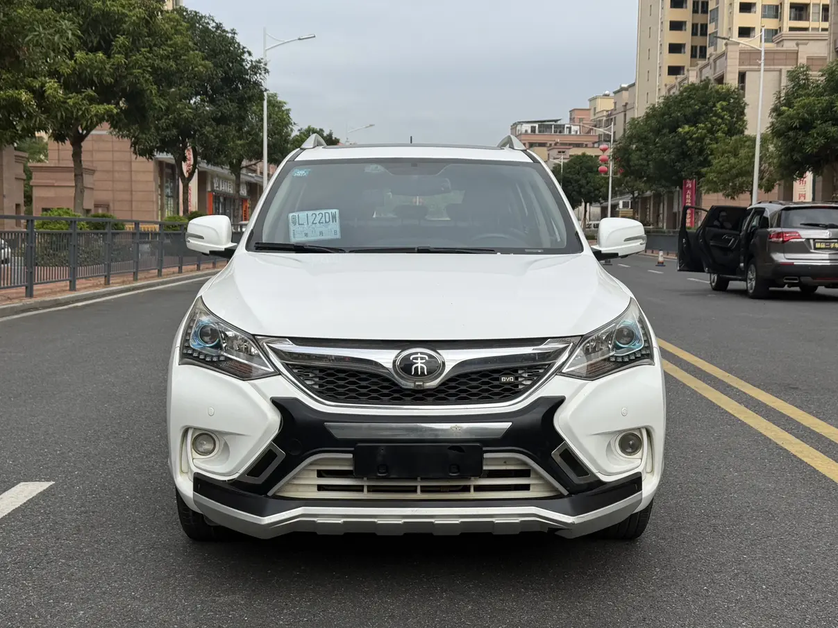 BYD Song  из Китая