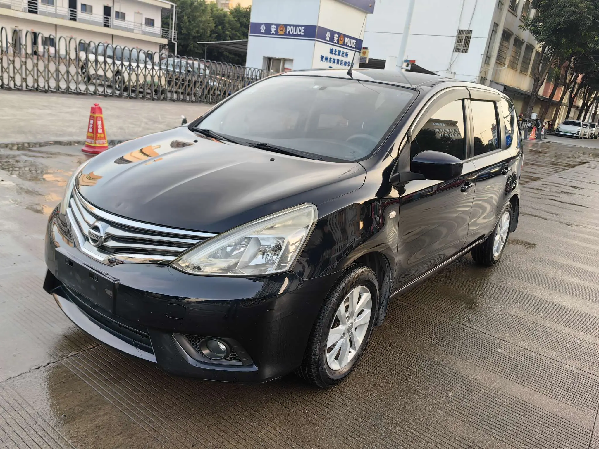 Nissan Li Wei  из Китая