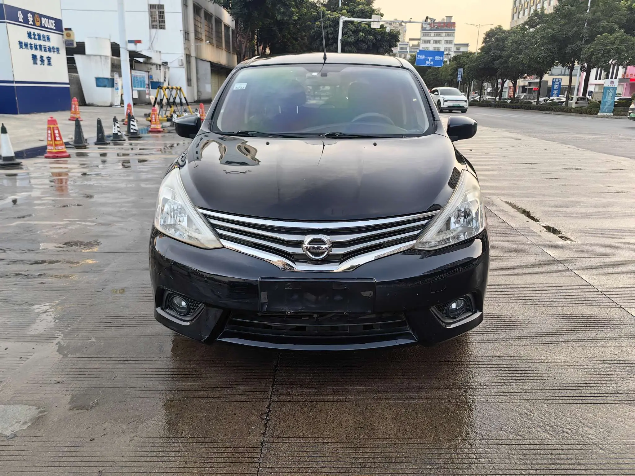 Nissan Li Wei  из Китая