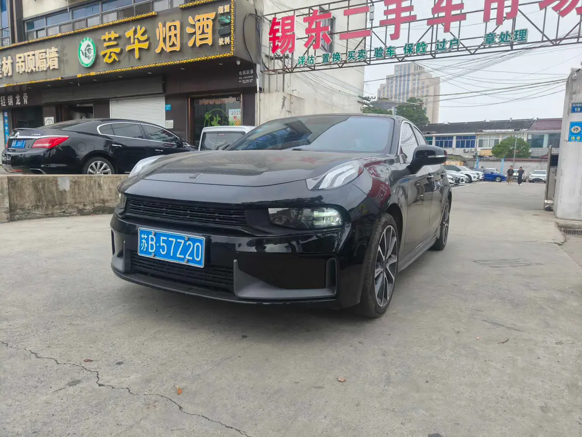 Lynk & Co 03