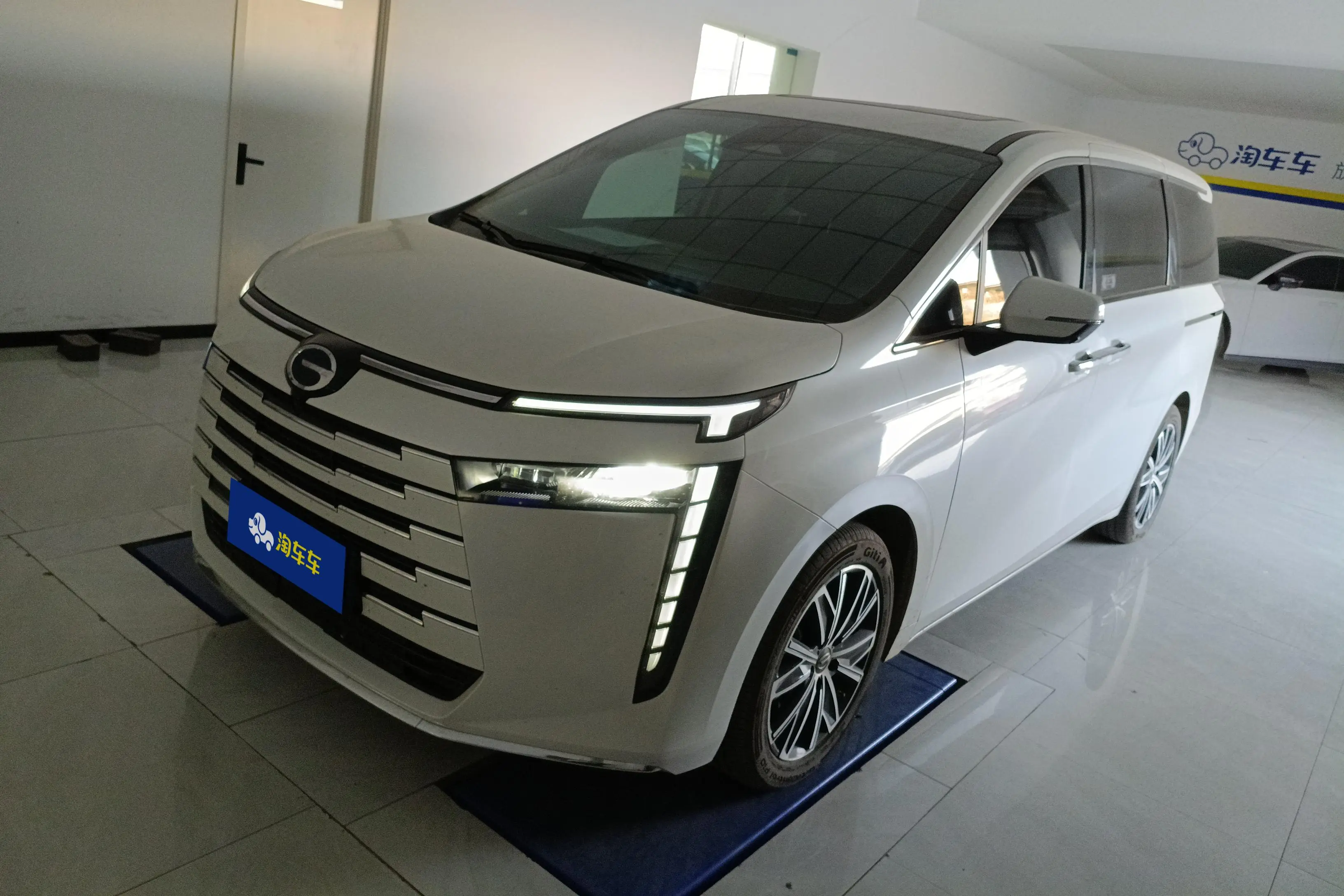 GAC Trumpchi E8  из Китая