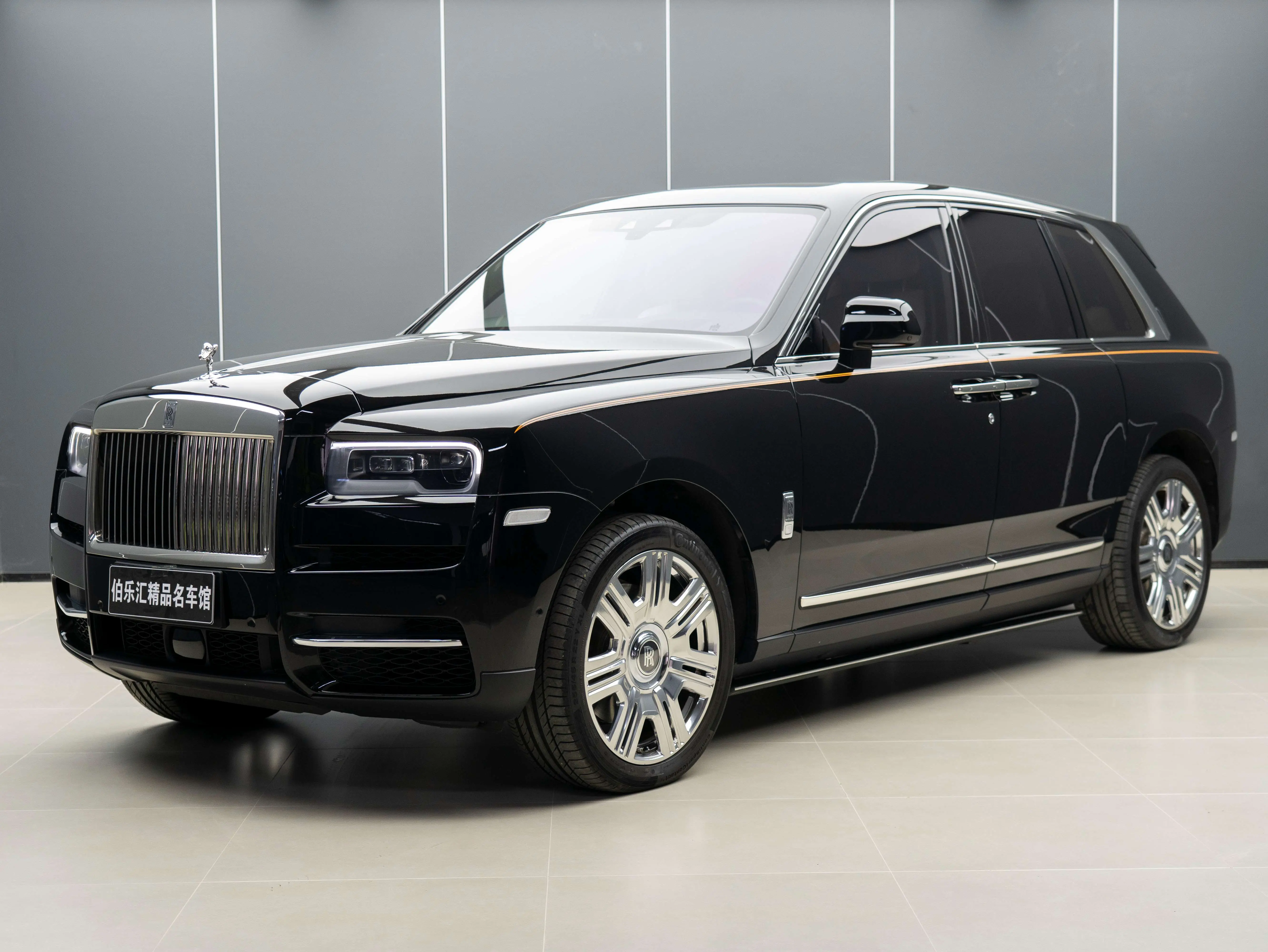 Rolls Royce Cullinan  из Китая