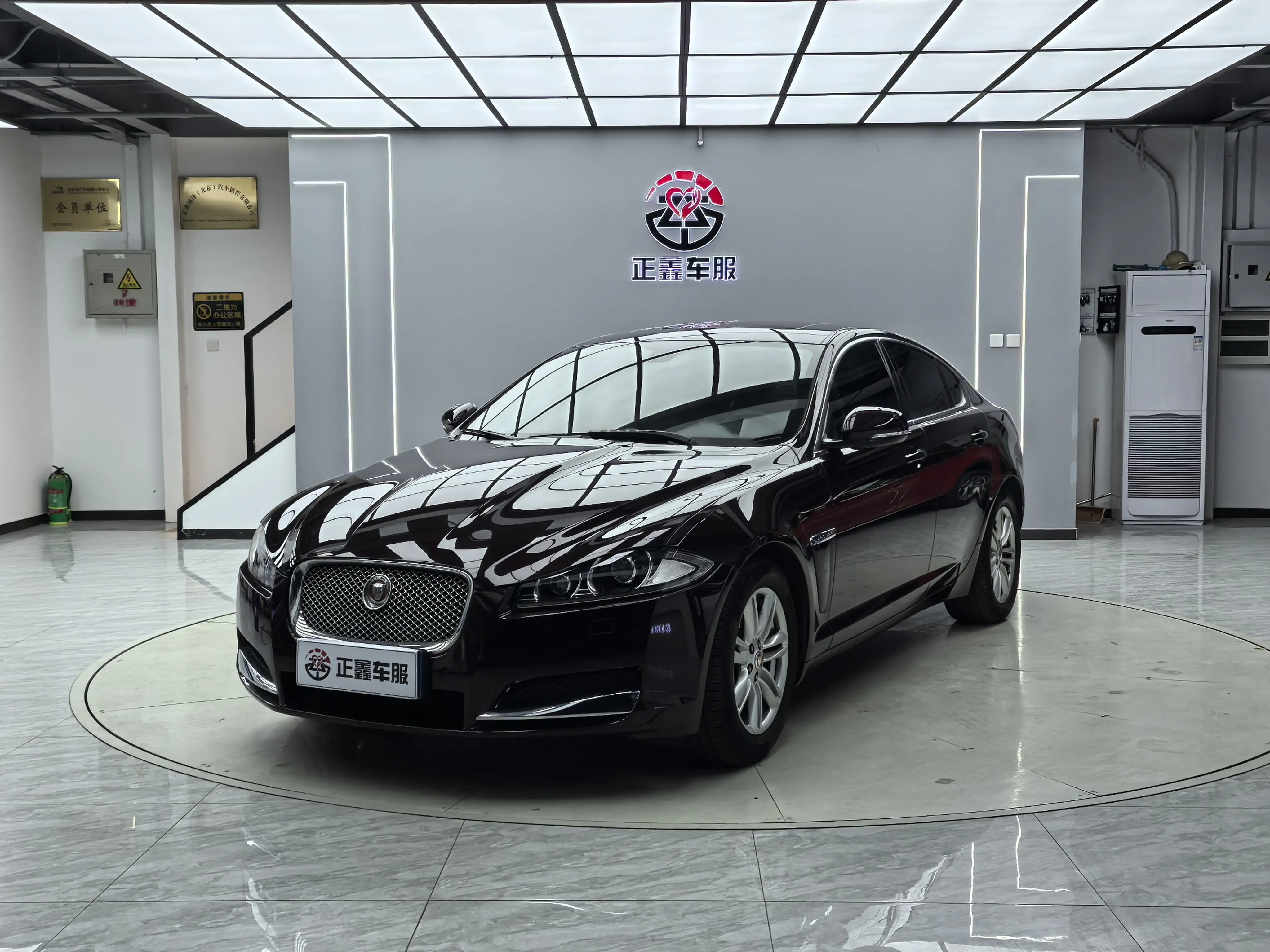 Jaguar XF  из Китая