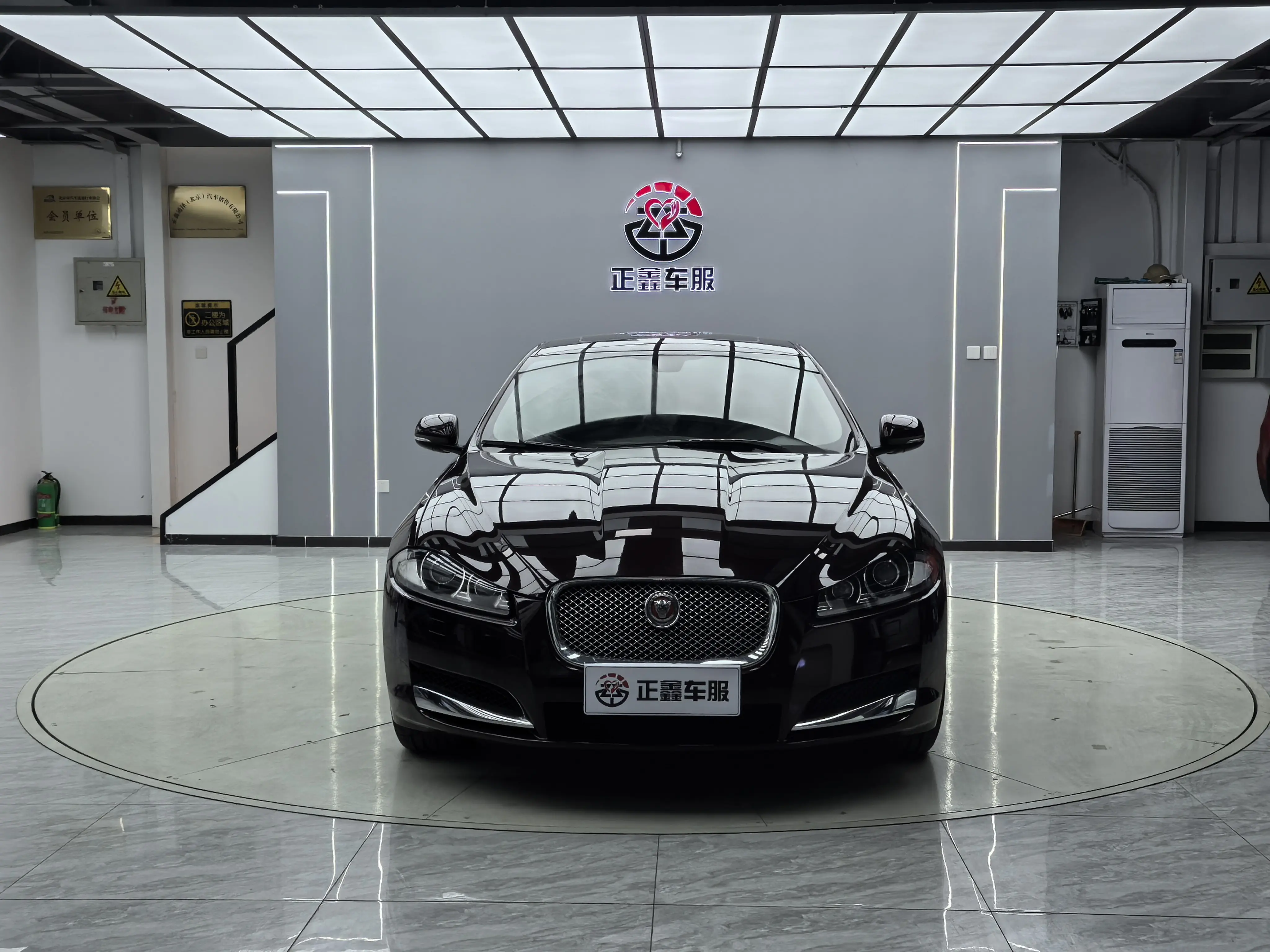 Jaguar XF  из Китая
