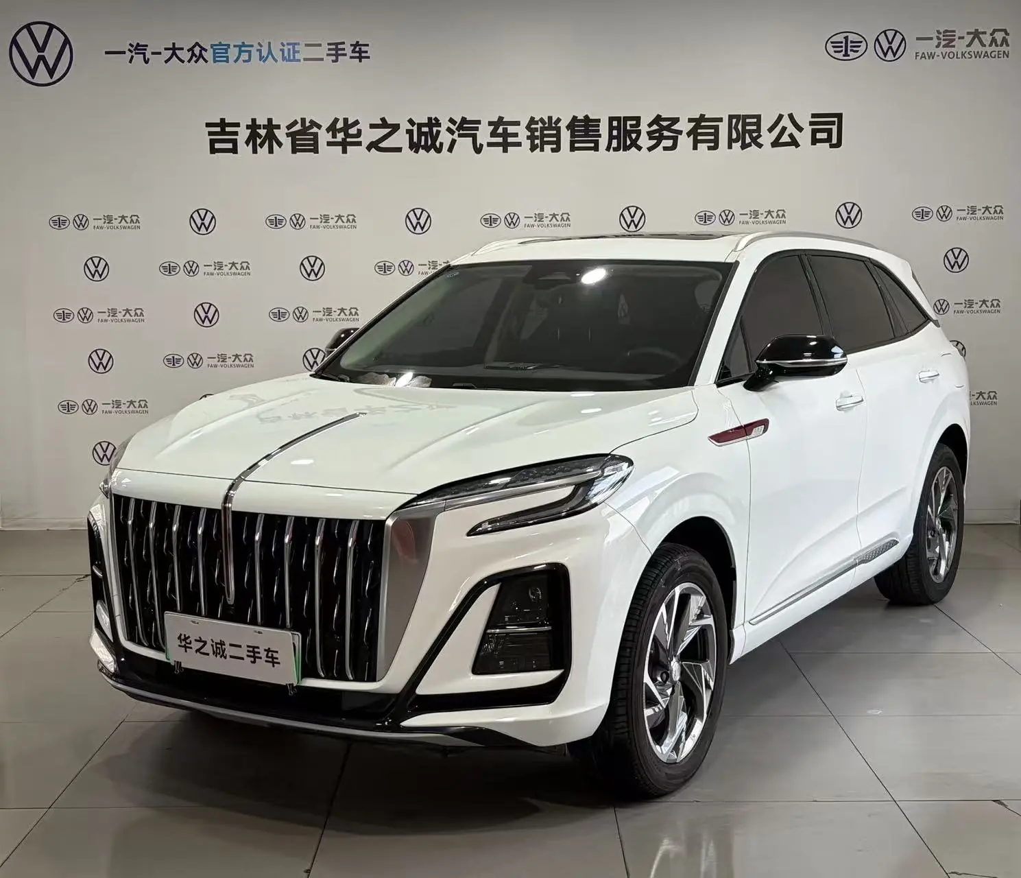 Hongqi HS3  из Китая