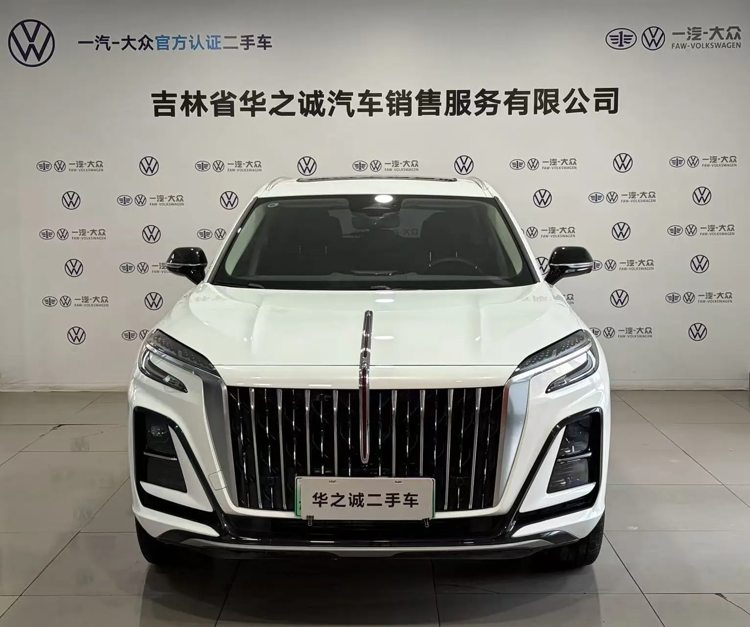 Hongqi HS3  из Китая