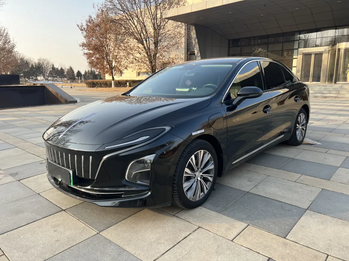 Hongqi E-QM5  из Китая