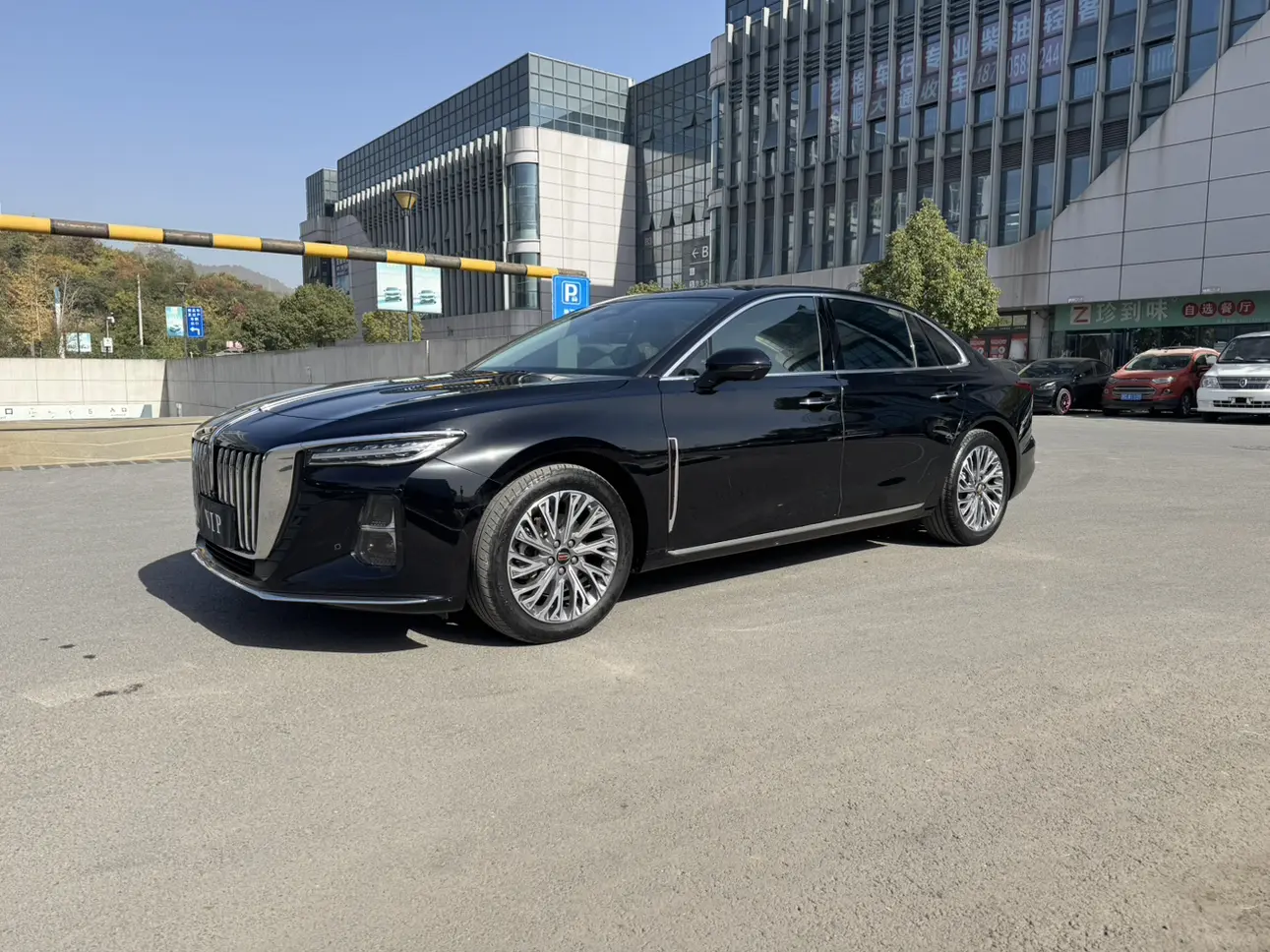 Hongqi H5  из Китая