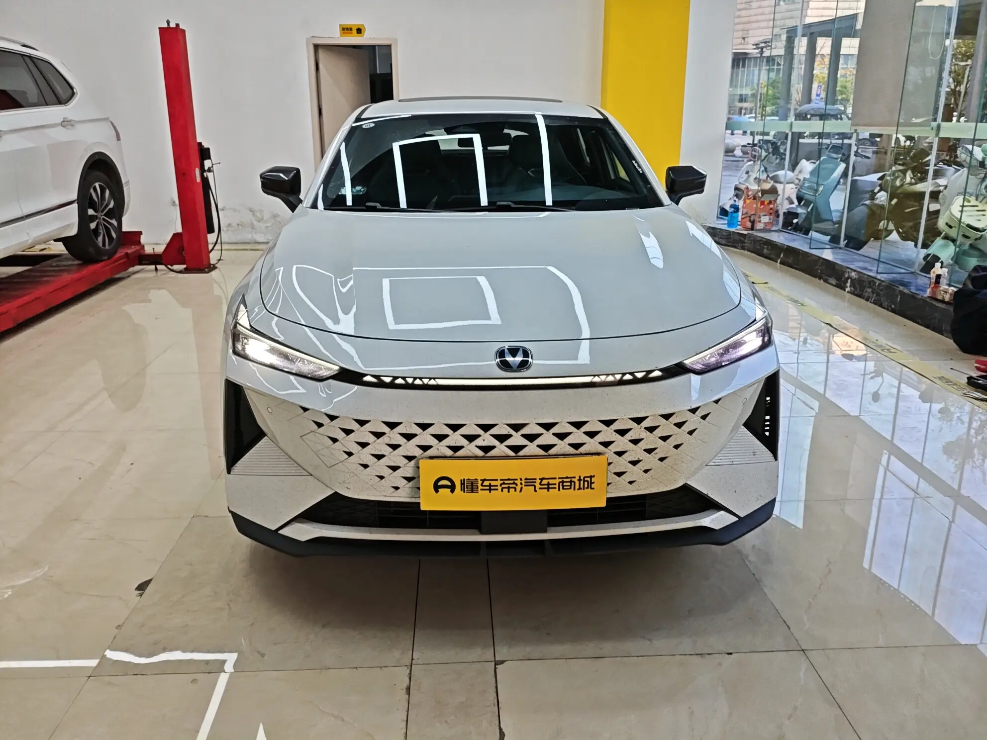 Changan UNI-V  из Китая
