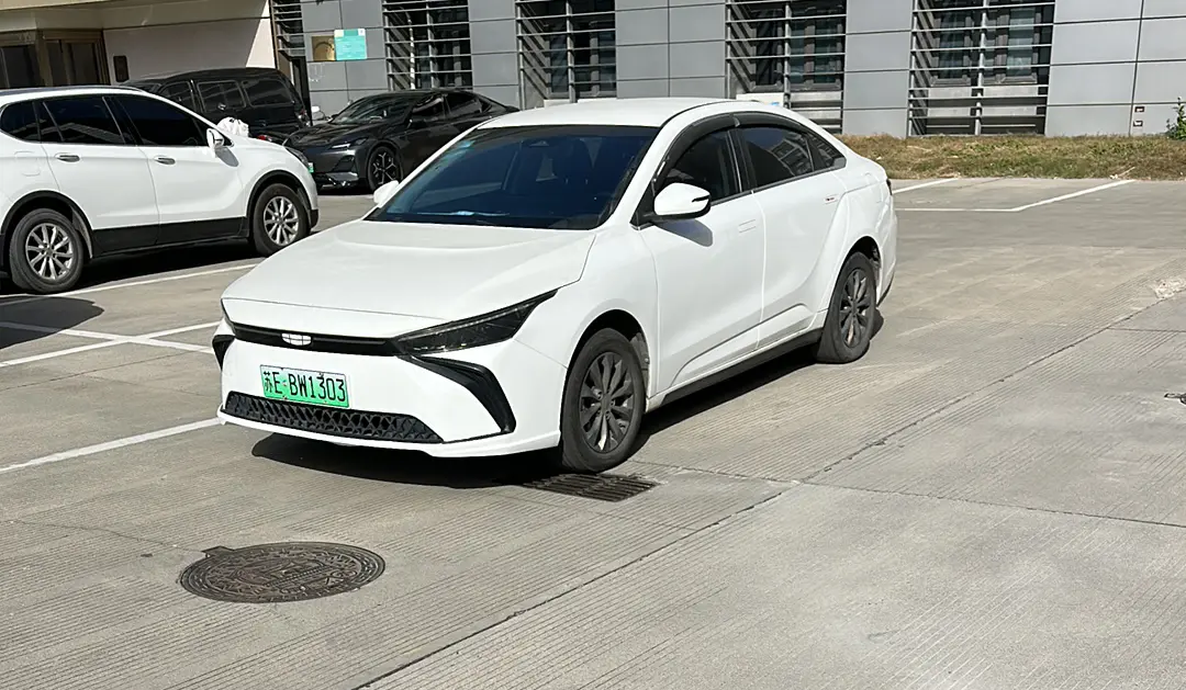 Geely Geometry A  из Китая