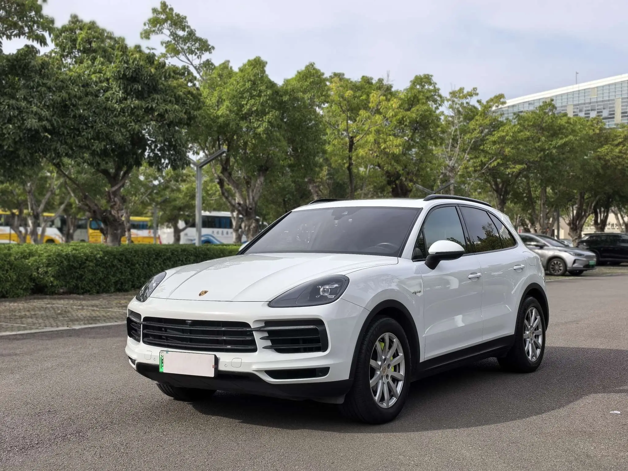 Porsche Cayenne E-Hybrid  из Китая