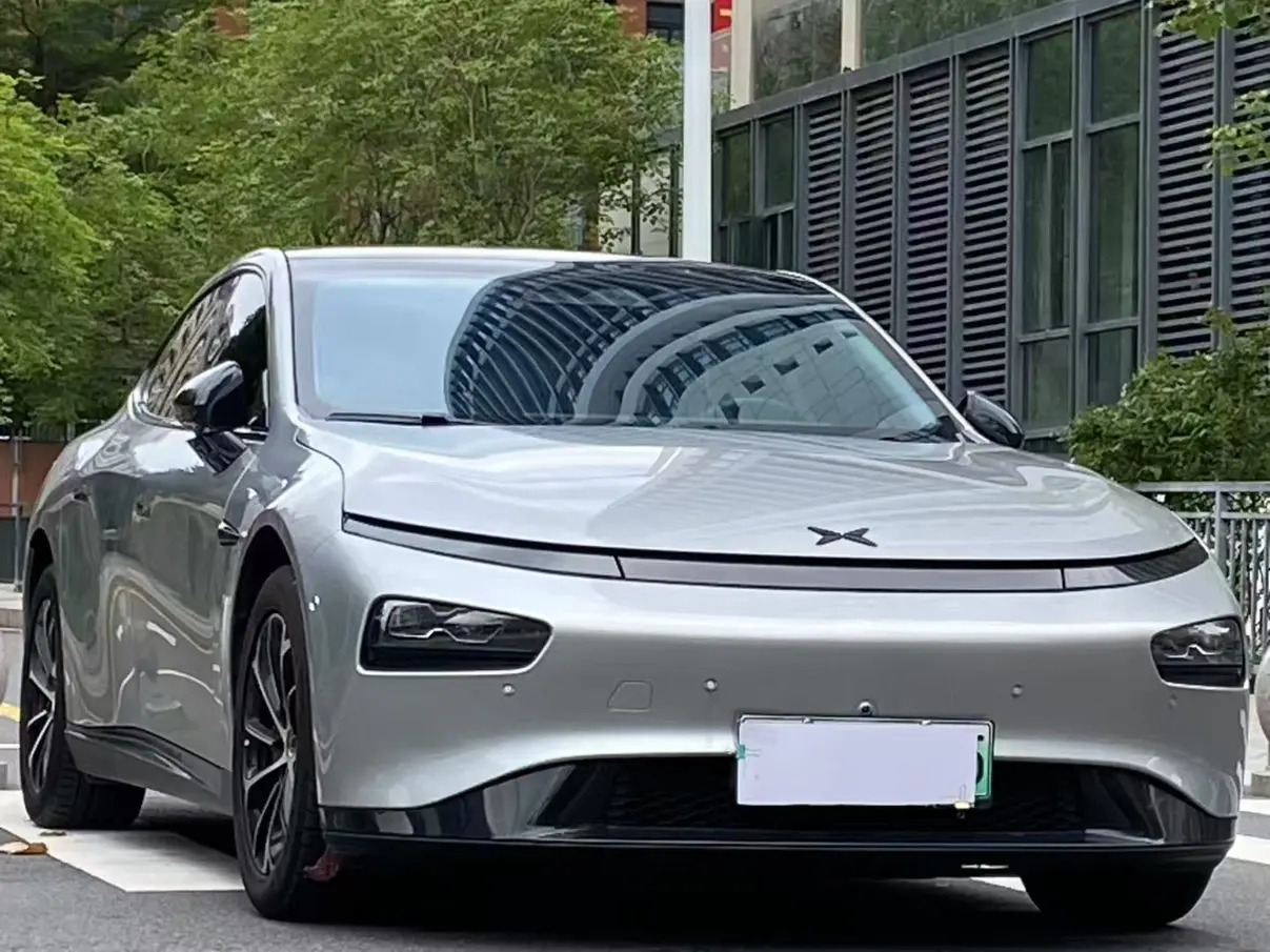 Xpeng P7  из Китая