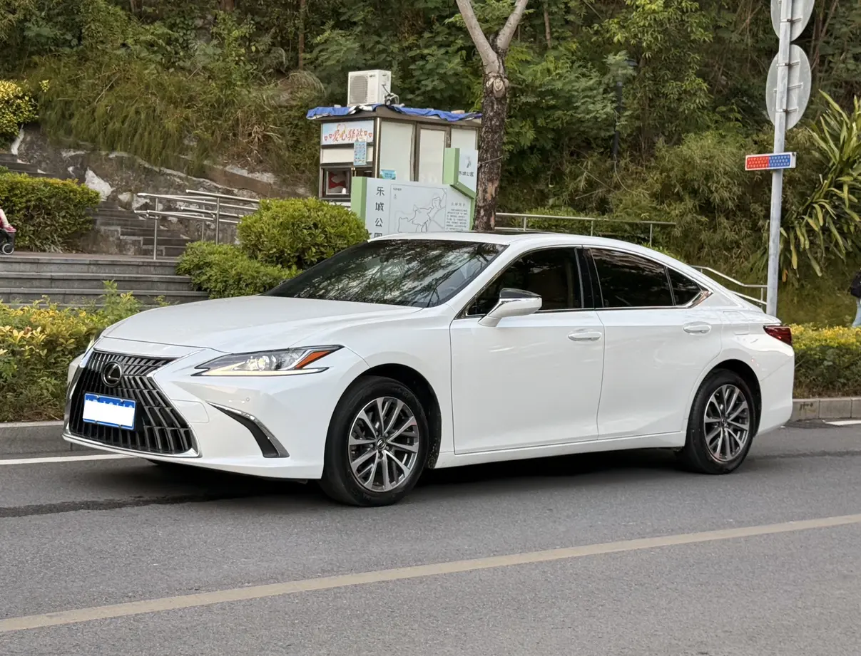 Lexus ES  из Китая