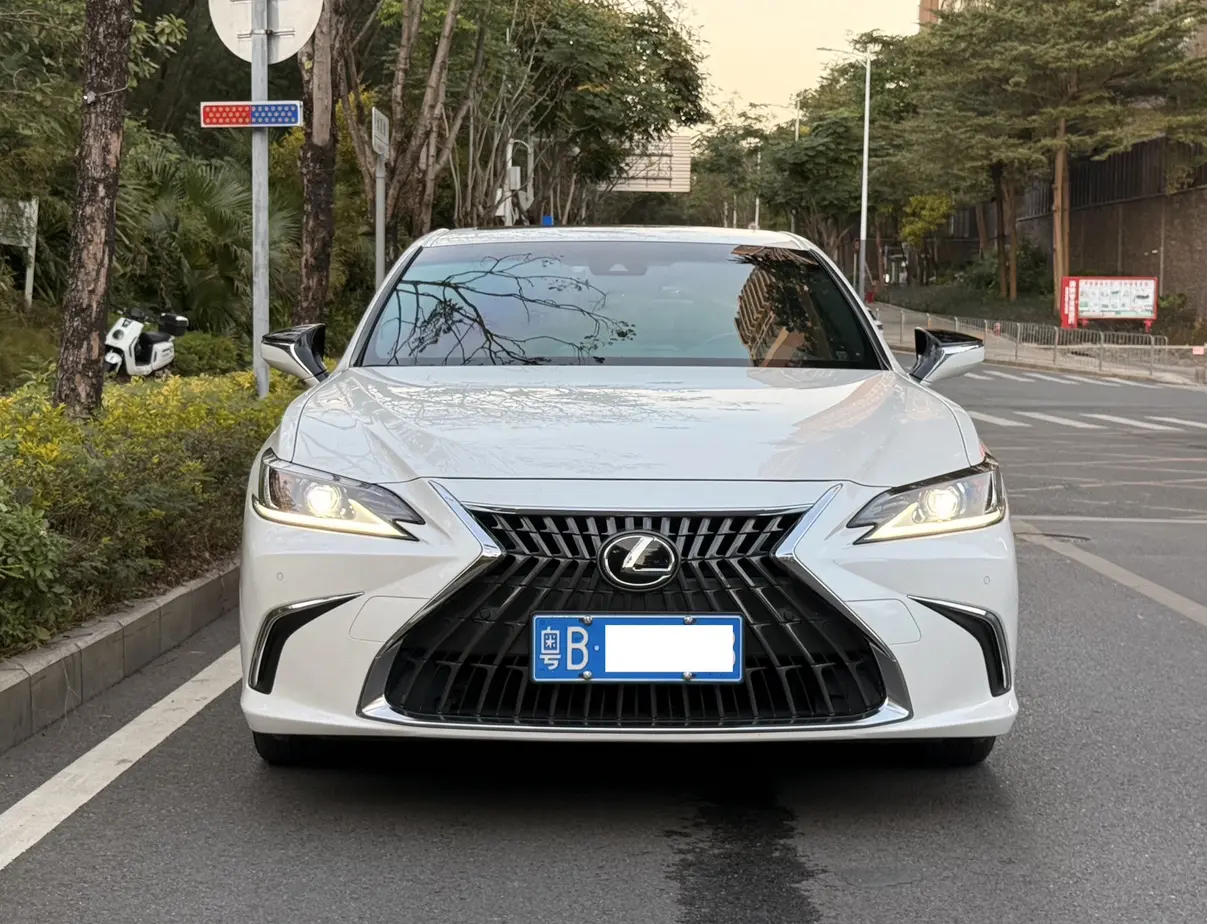 Lexus ES  из Китая
