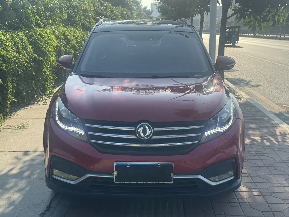 Dongfeng Fengon 580  из Китая