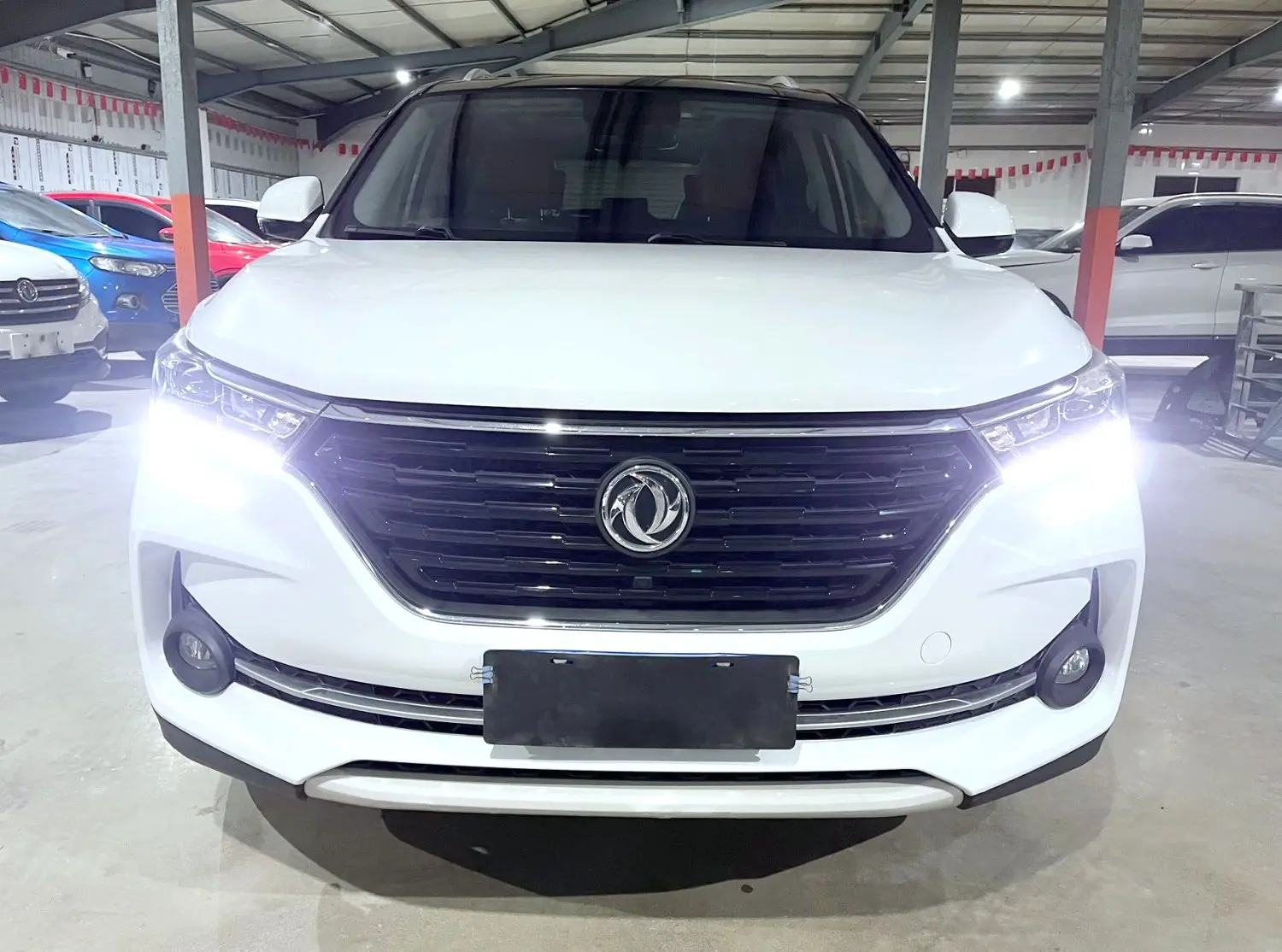 Forthing Fengxing T5  из Китая