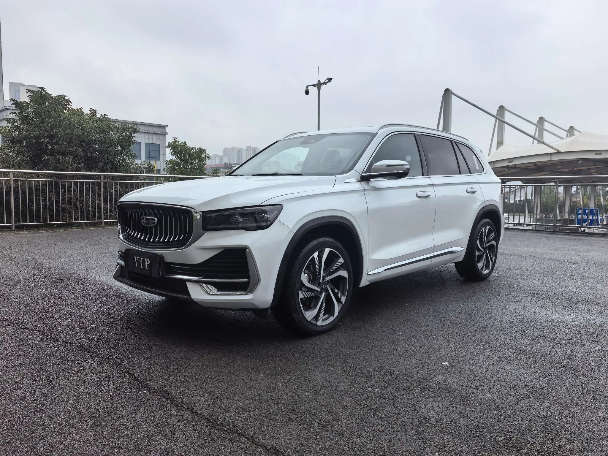 Geely Monjaro (Xingyue L)  из Китая