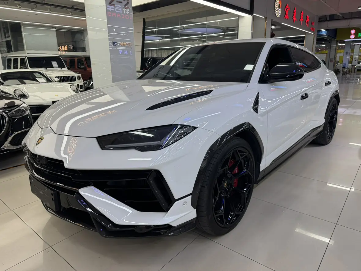 Lamborghini Urus  из Китая