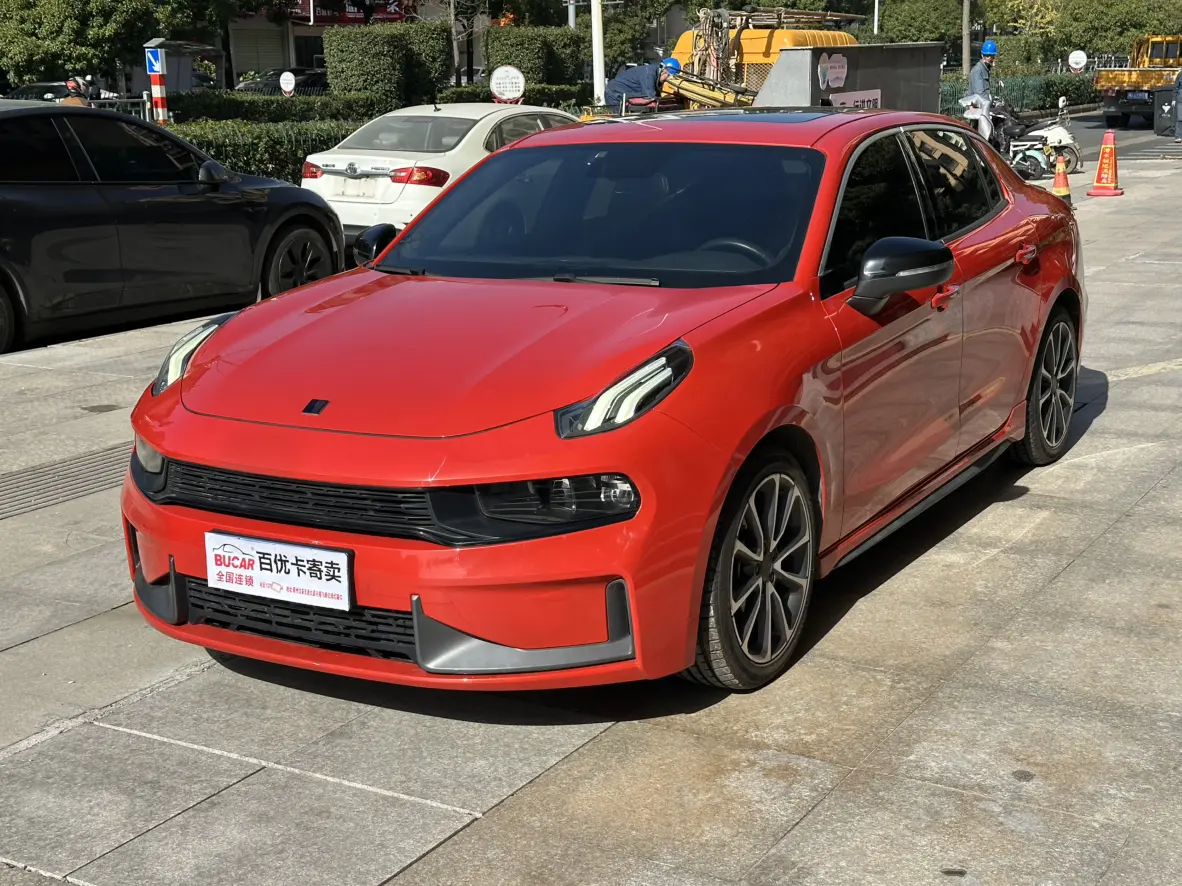 Lynk & Co 03