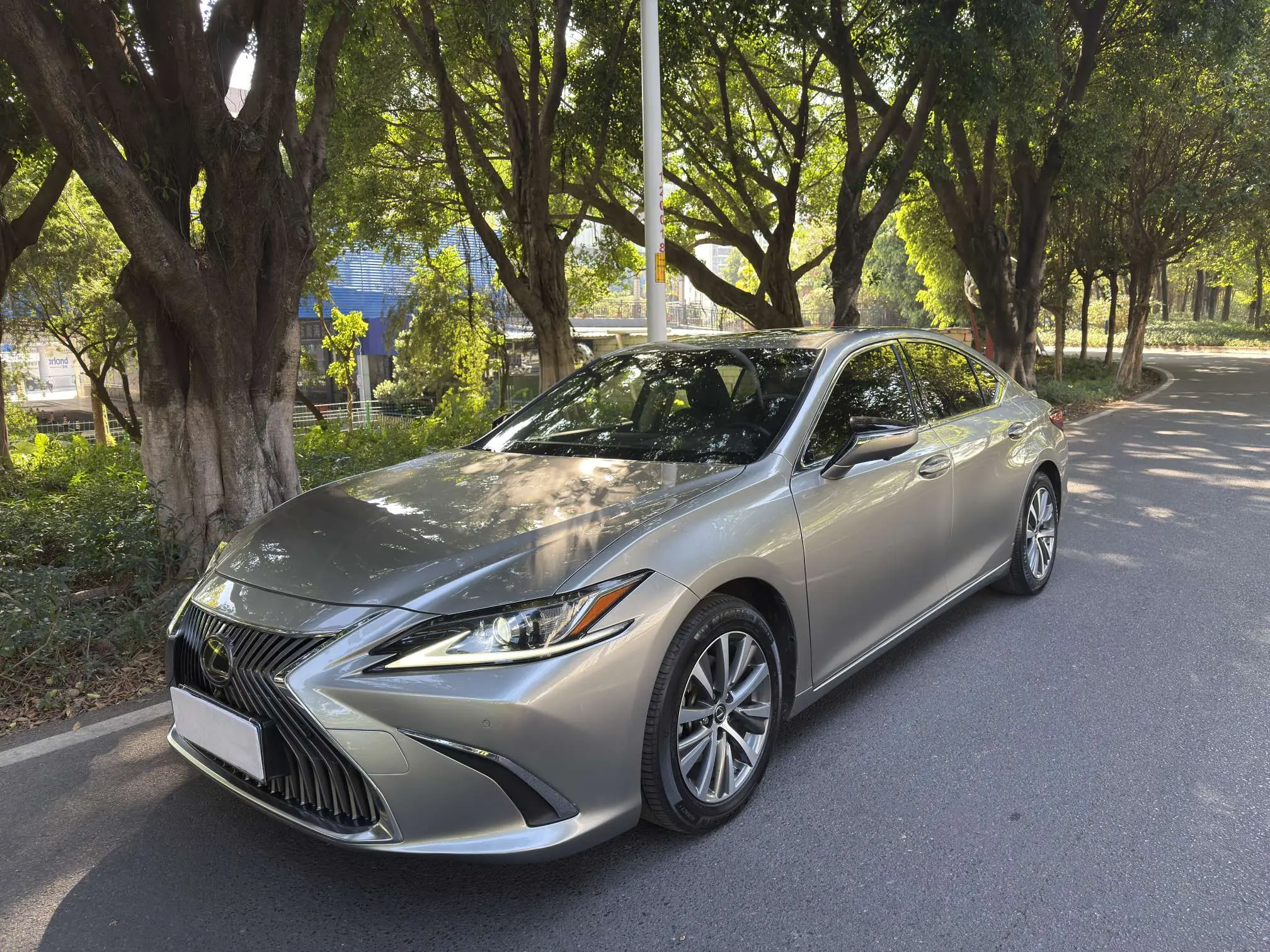 Lexus ES