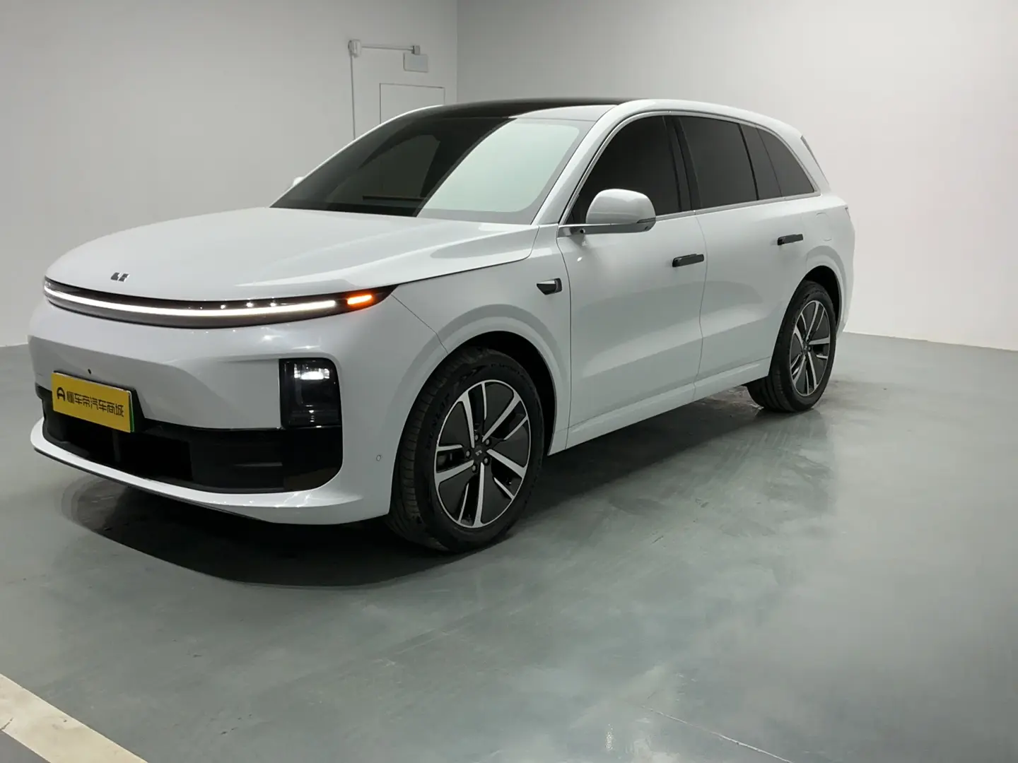 Li L6 (Ideal L6)  из Китая