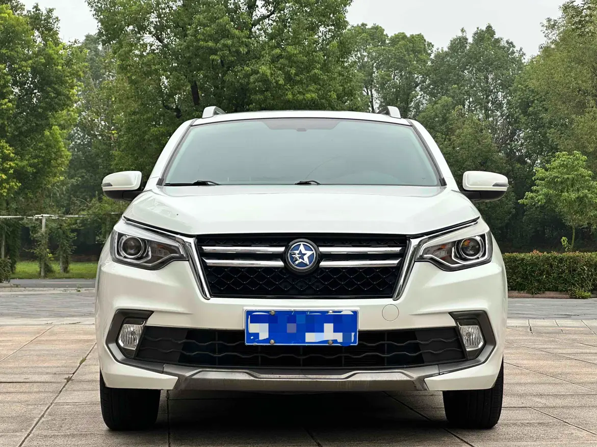 Kai Chen Venucia T70  из Китая