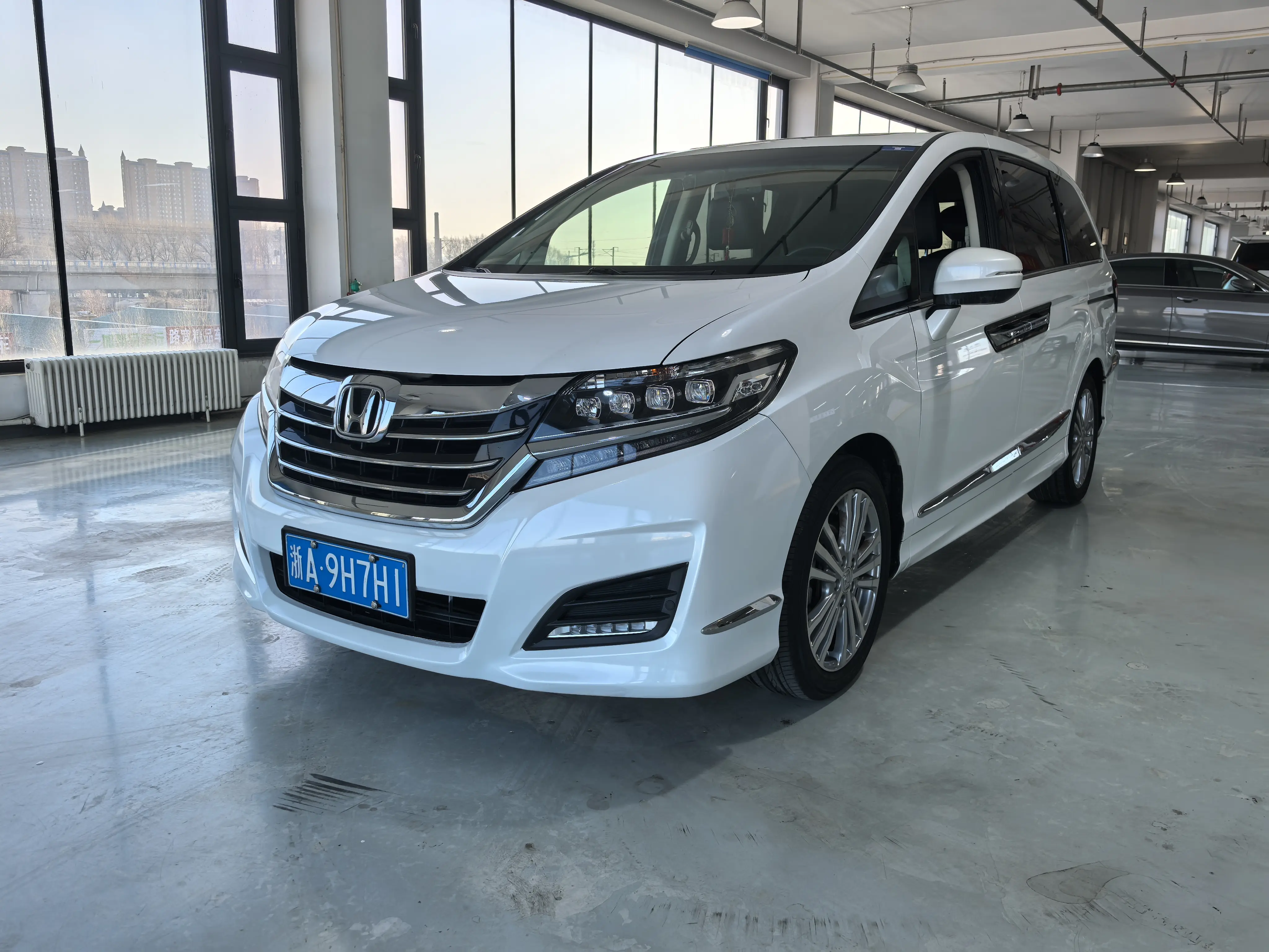 Honda Elysion (Alison)  из Китая