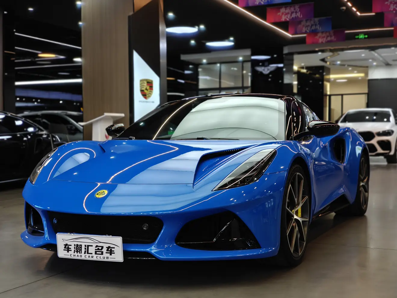 Lotus Emira  из Китая