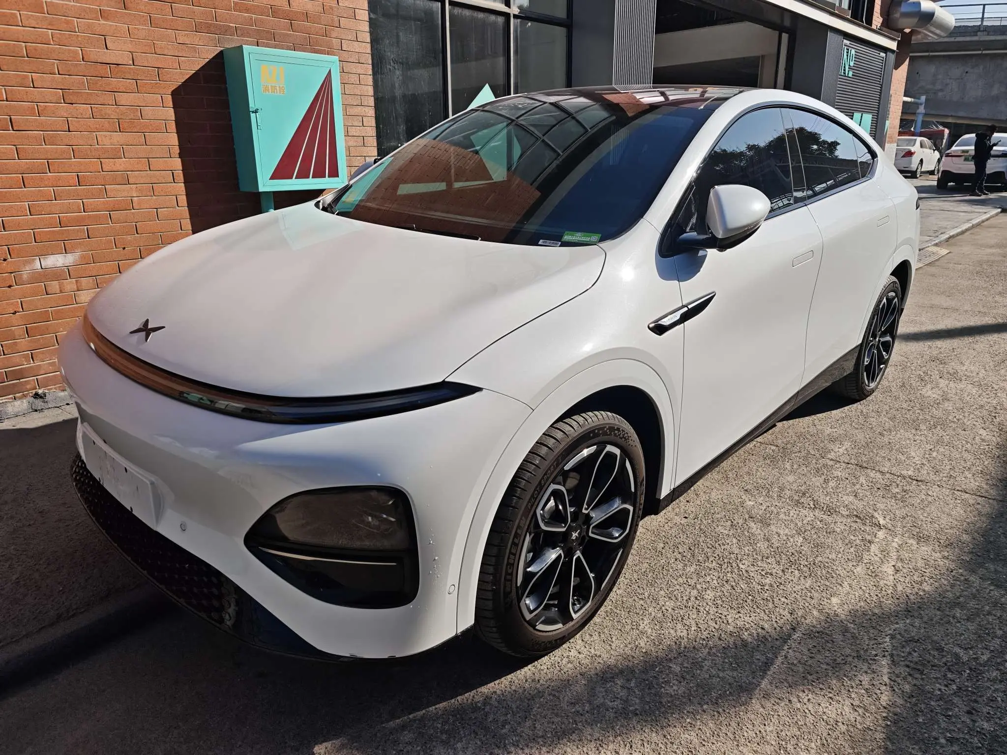 Xpeng G6  из Китая