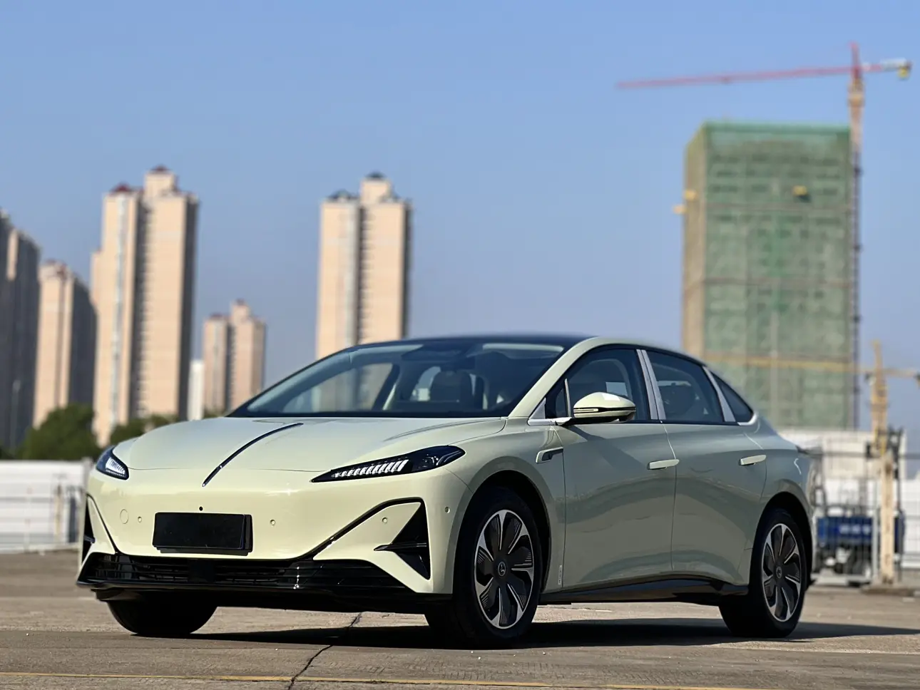 Hongqi Red Flag Tiangong 05  из Китая