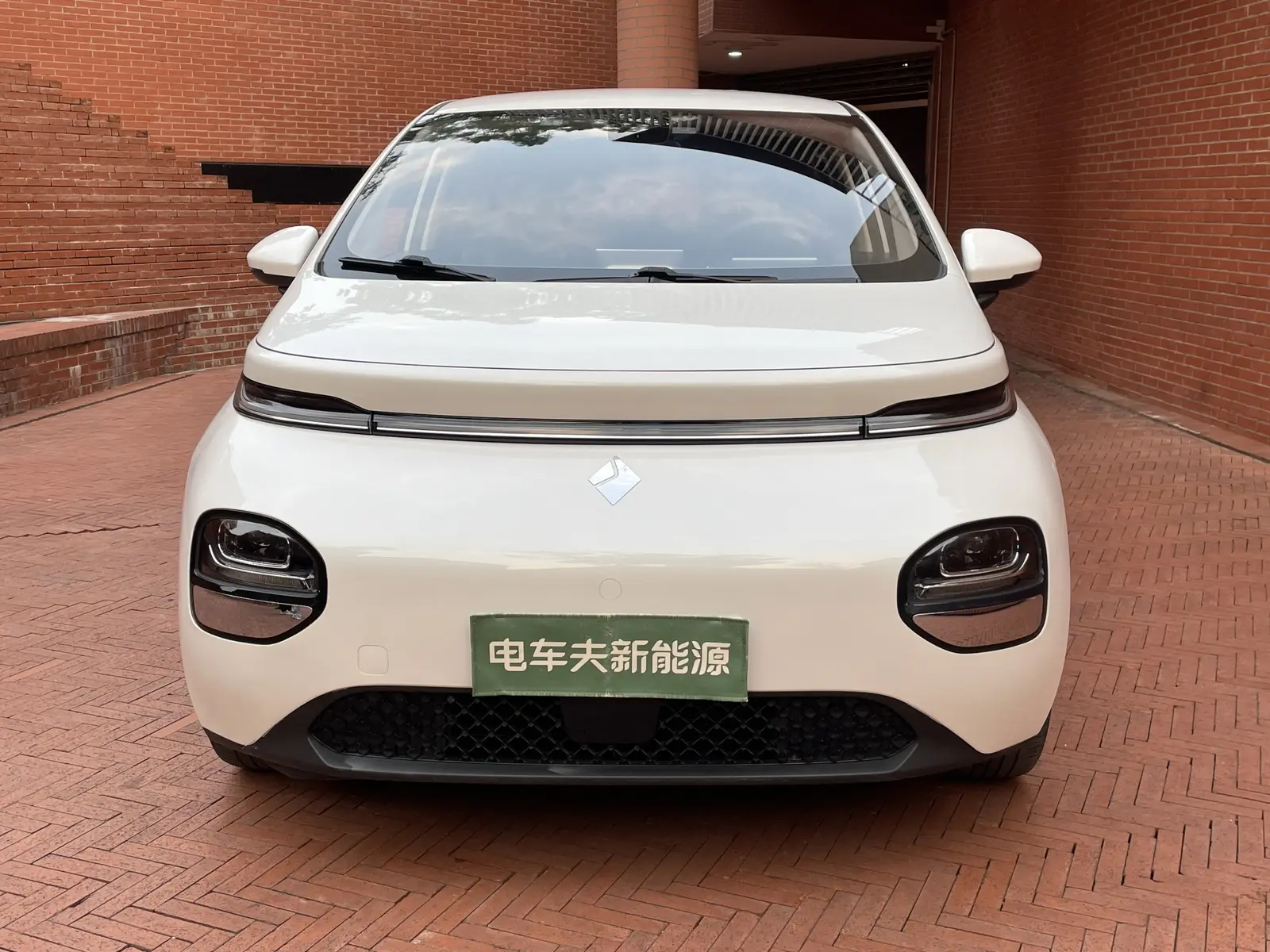 Baojun Clouds  из Китая