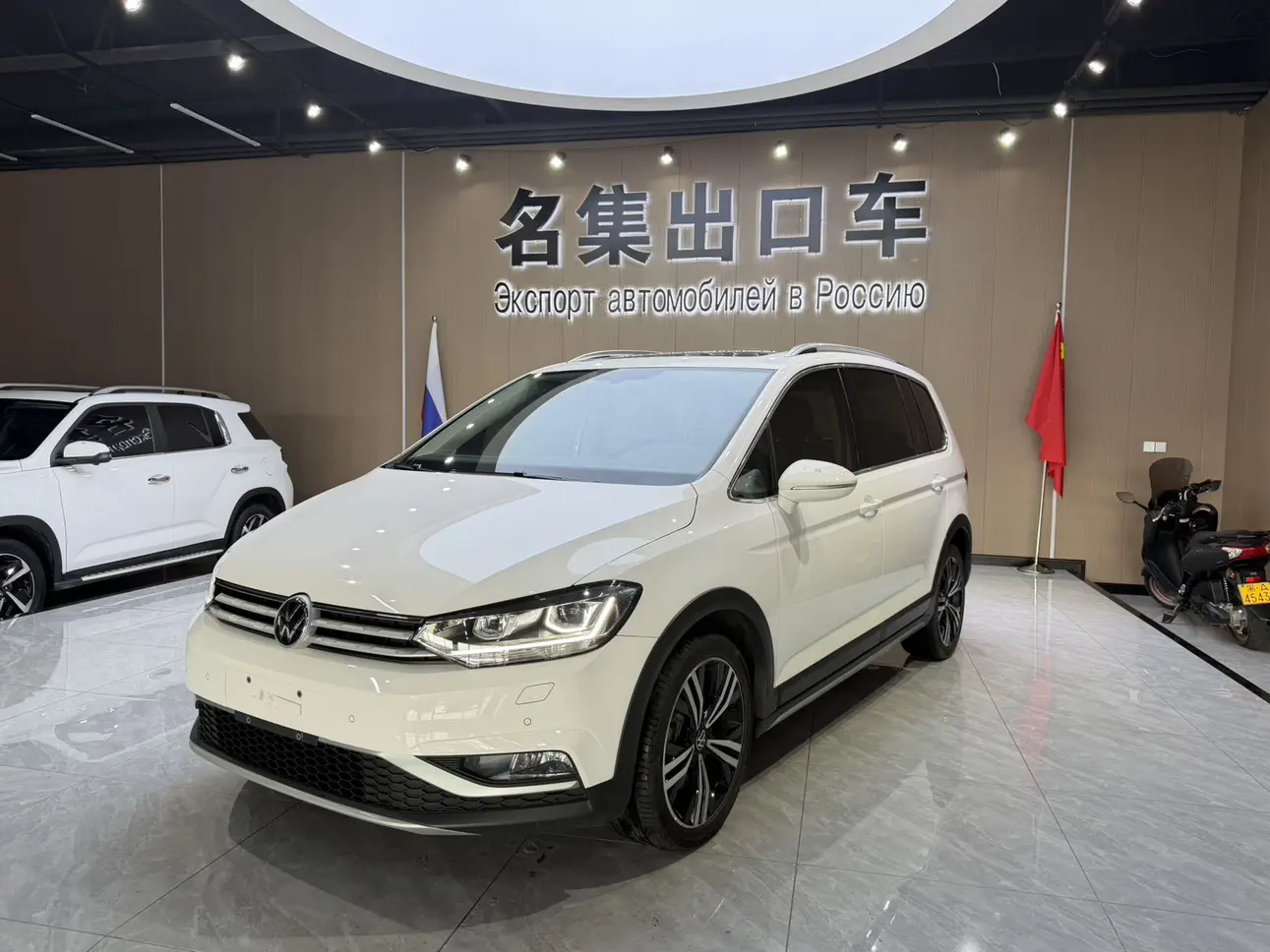 Volkswagen Touran L  из Китая