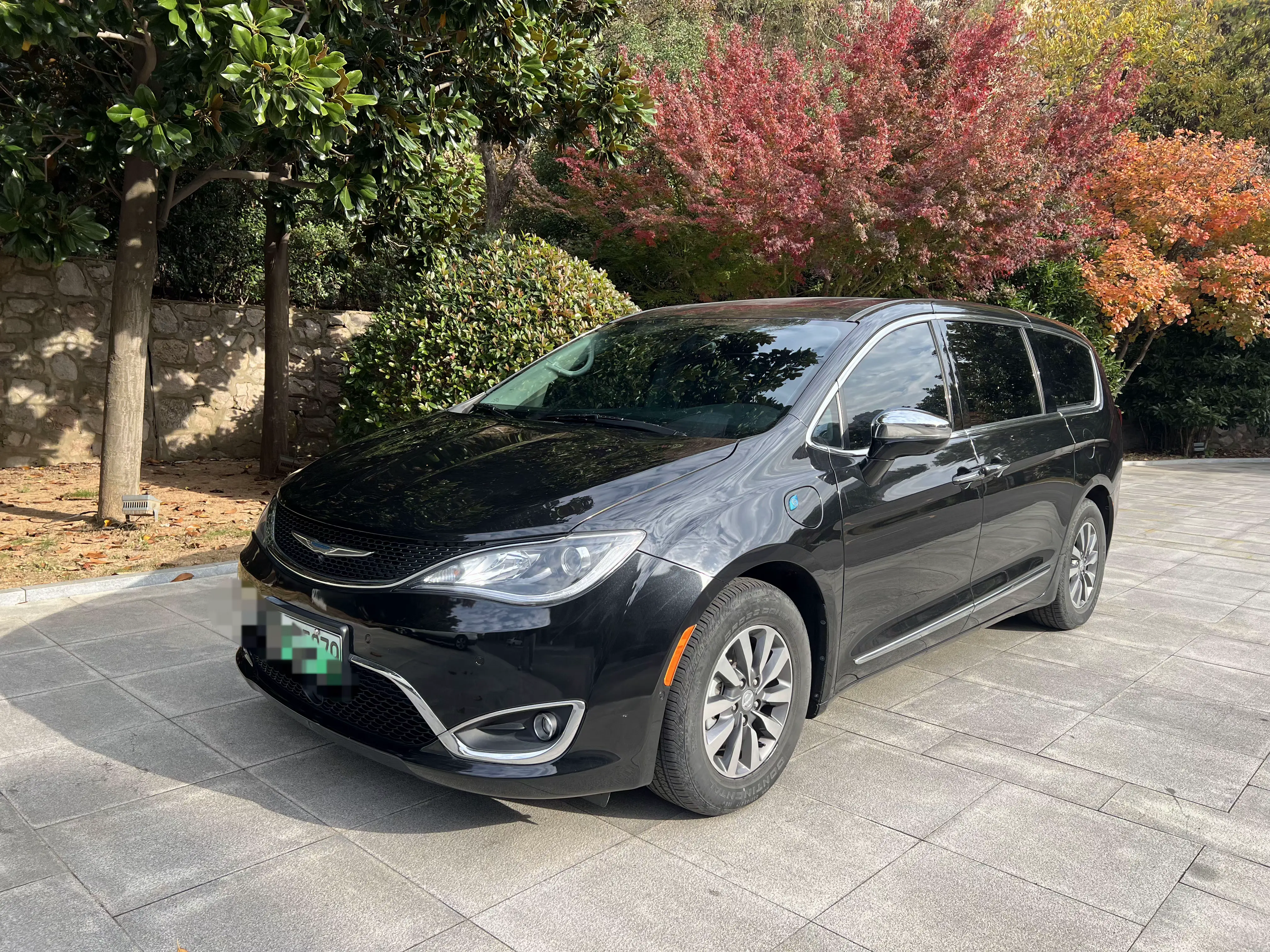 Chrysler Grand Voyager PHEV  из Китая