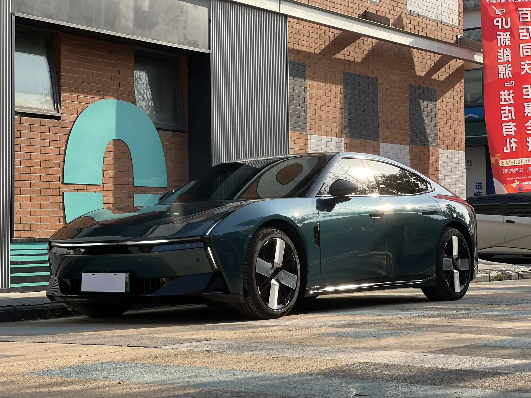 Xpeng P7  из Китая