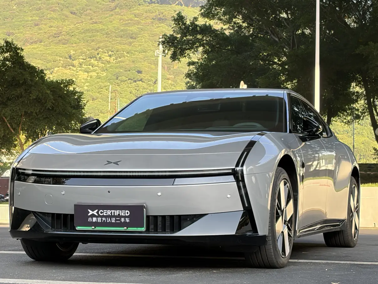 Xpeng P7  из Китая