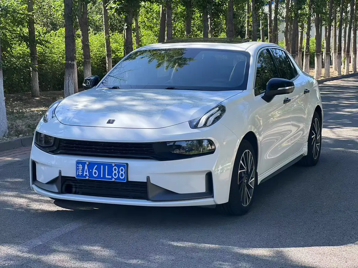 Lynk & Co 03