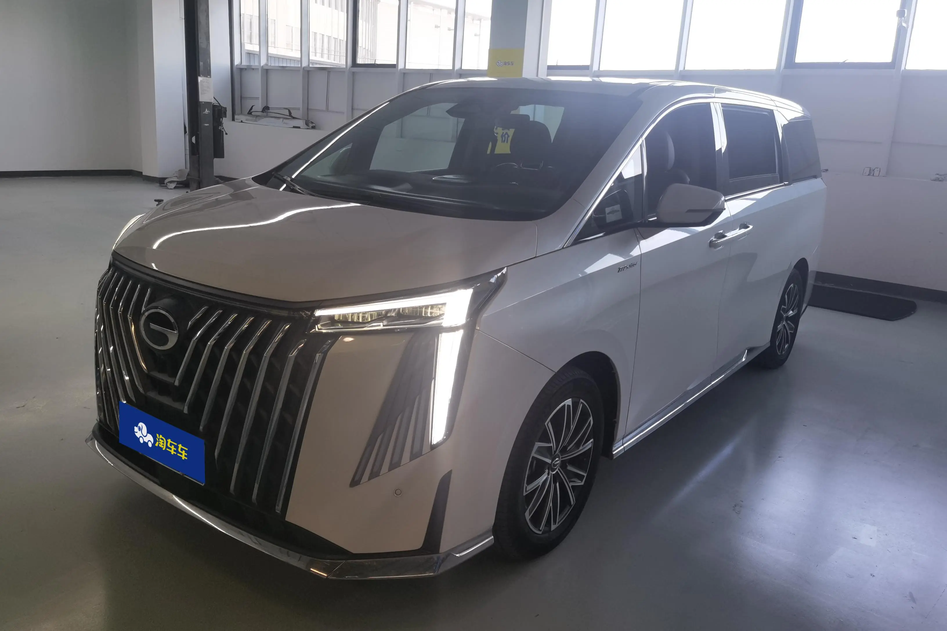 GAC Trumpchi M8  из Китая