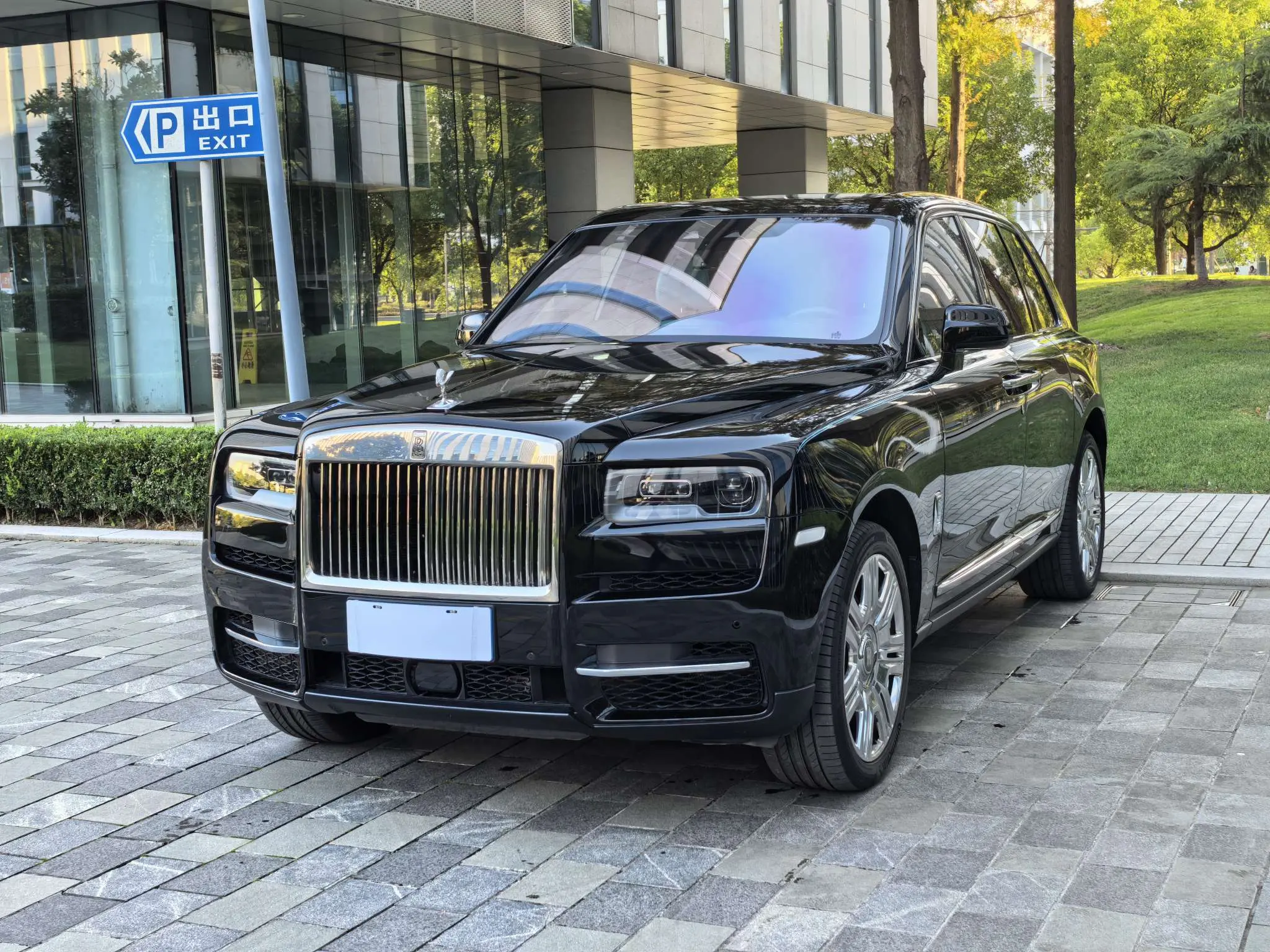 Rolls Royce Cullinan  из Китая