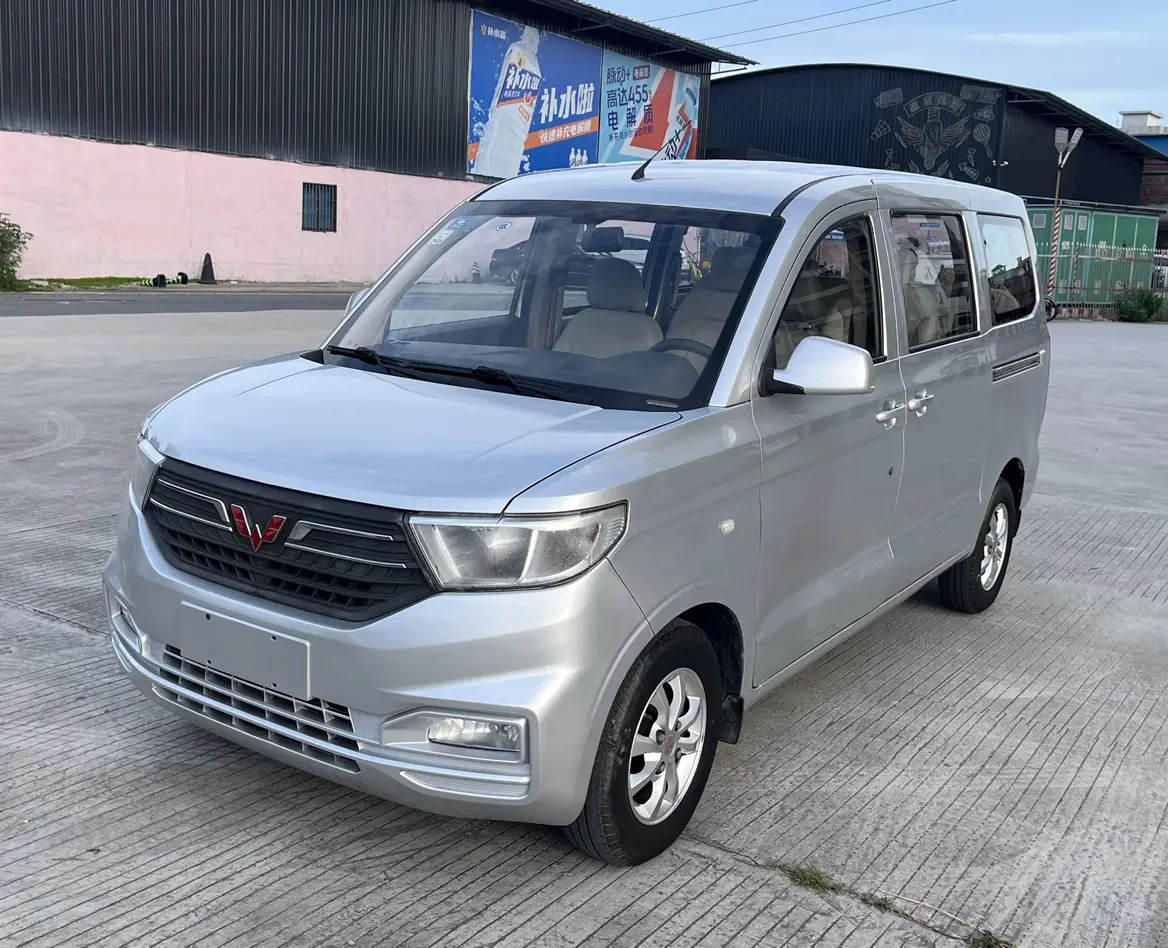 Wuling Hongguang V  из Китая