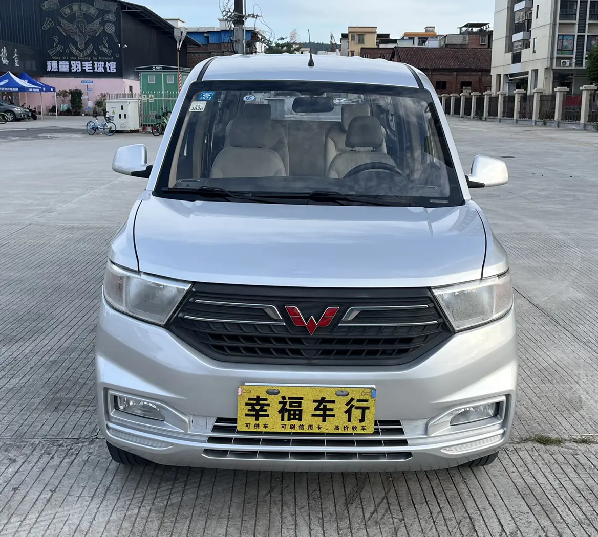 Wuling Hongguang V  из Китая
