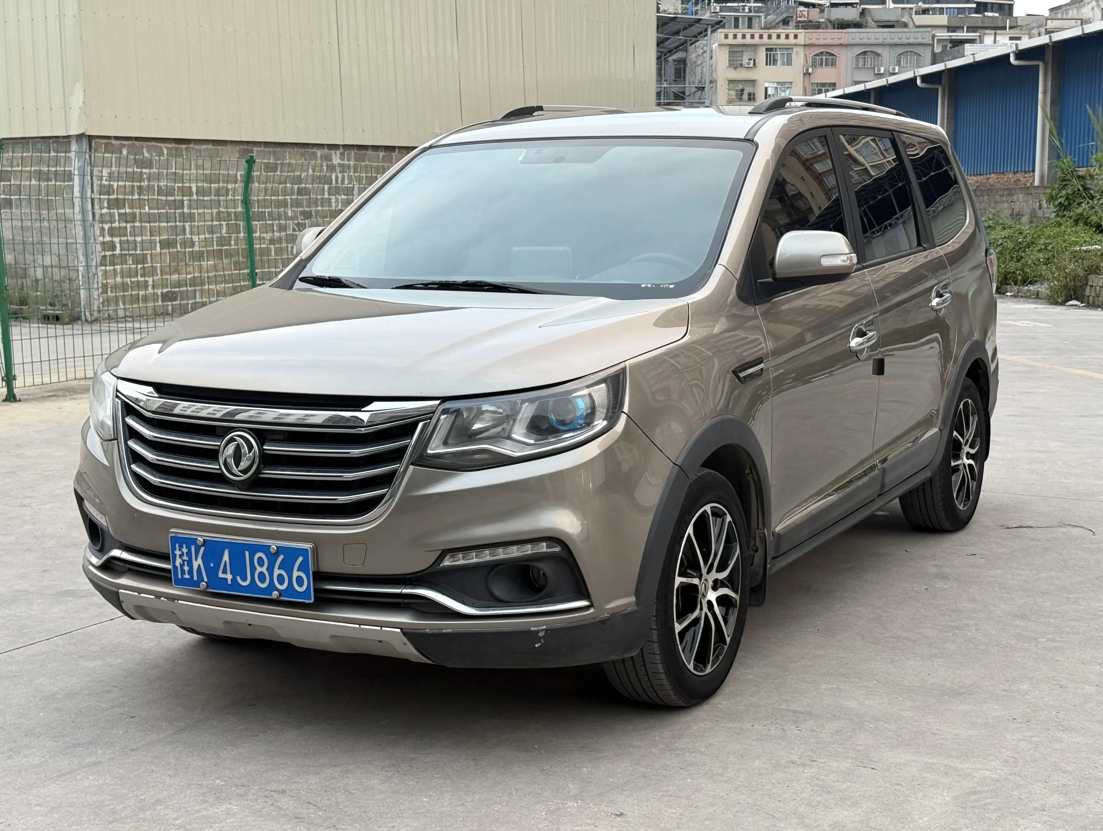 Forthing Fengxing SX6  из Китая