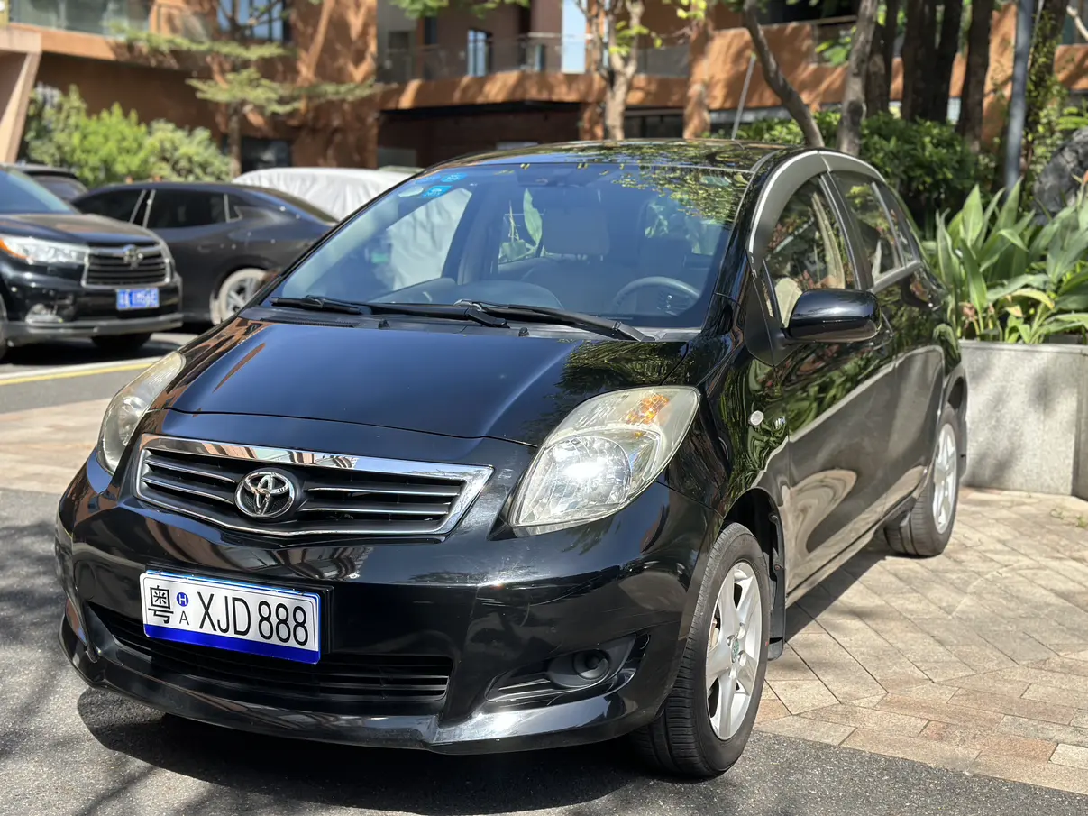 Toyota Yaris  из Китая