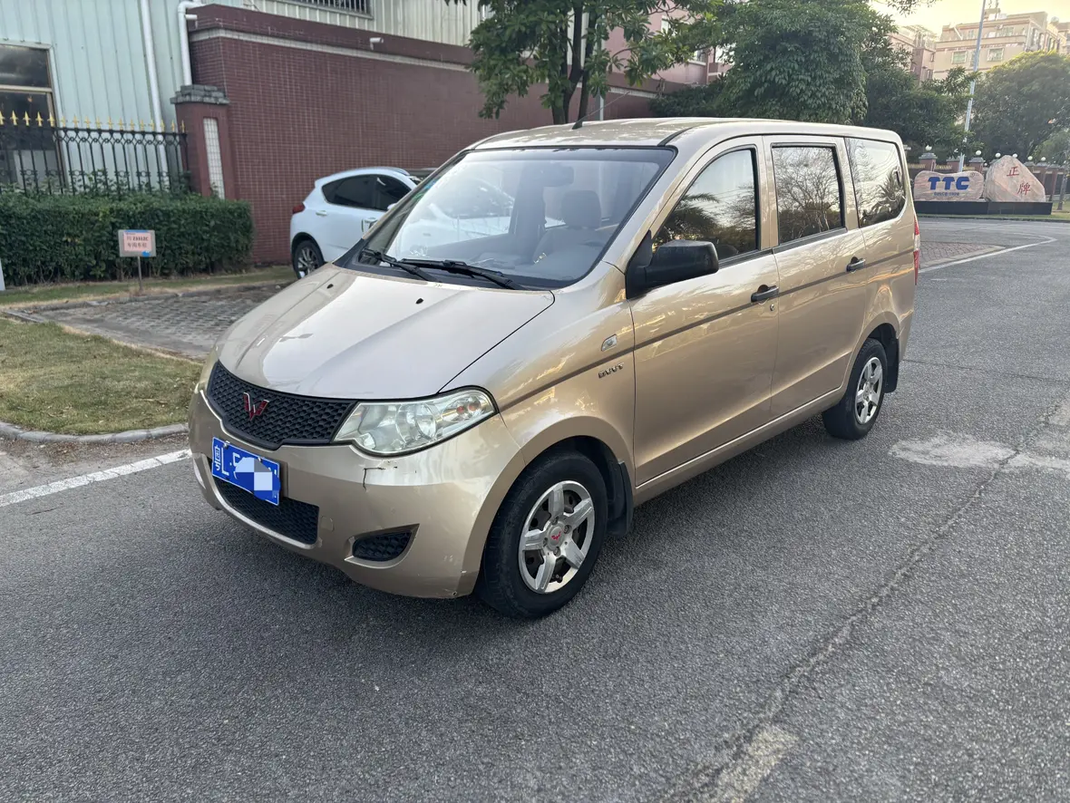 Wuling Hongguang  из Китая