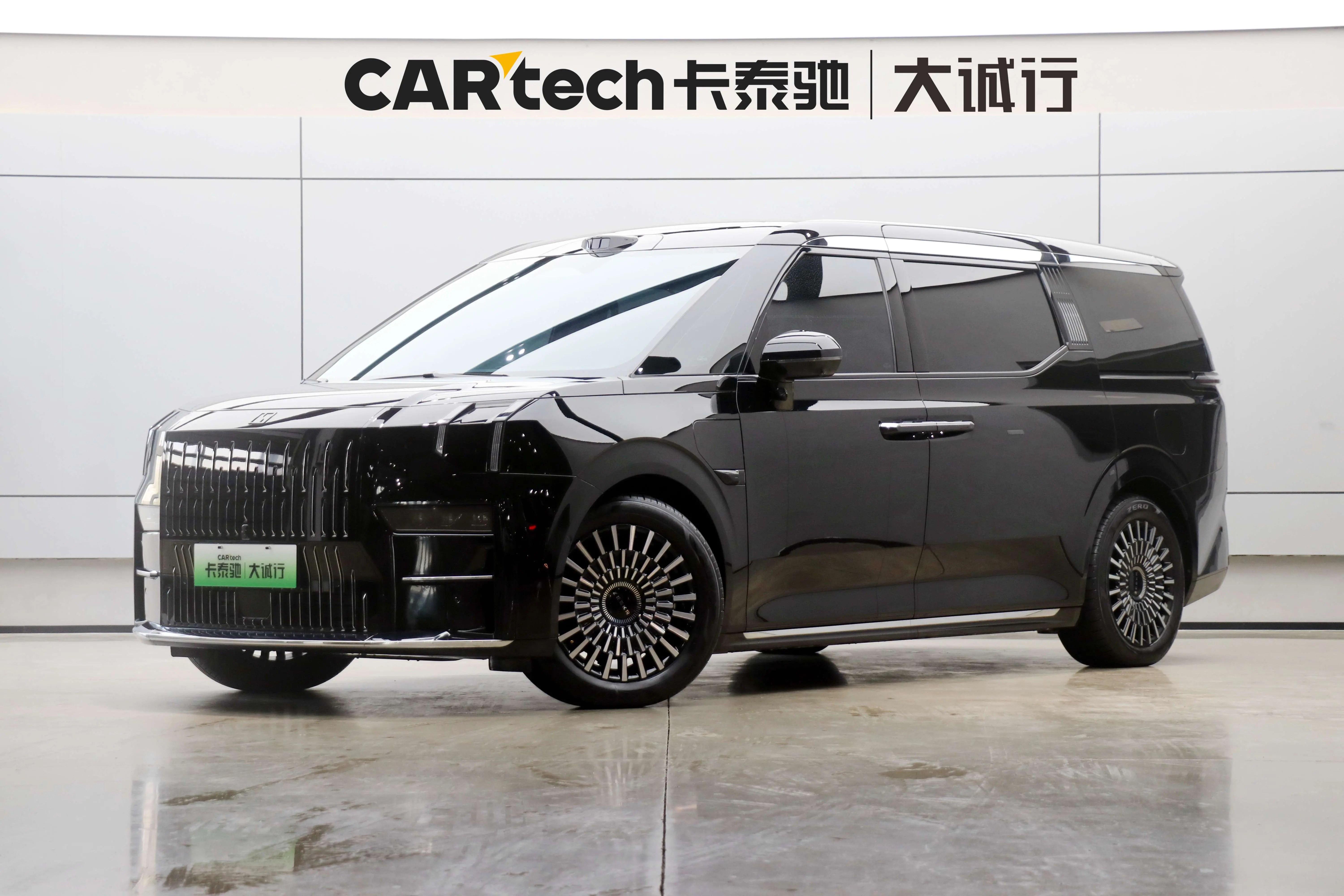 ZEEKR 009  из Китая