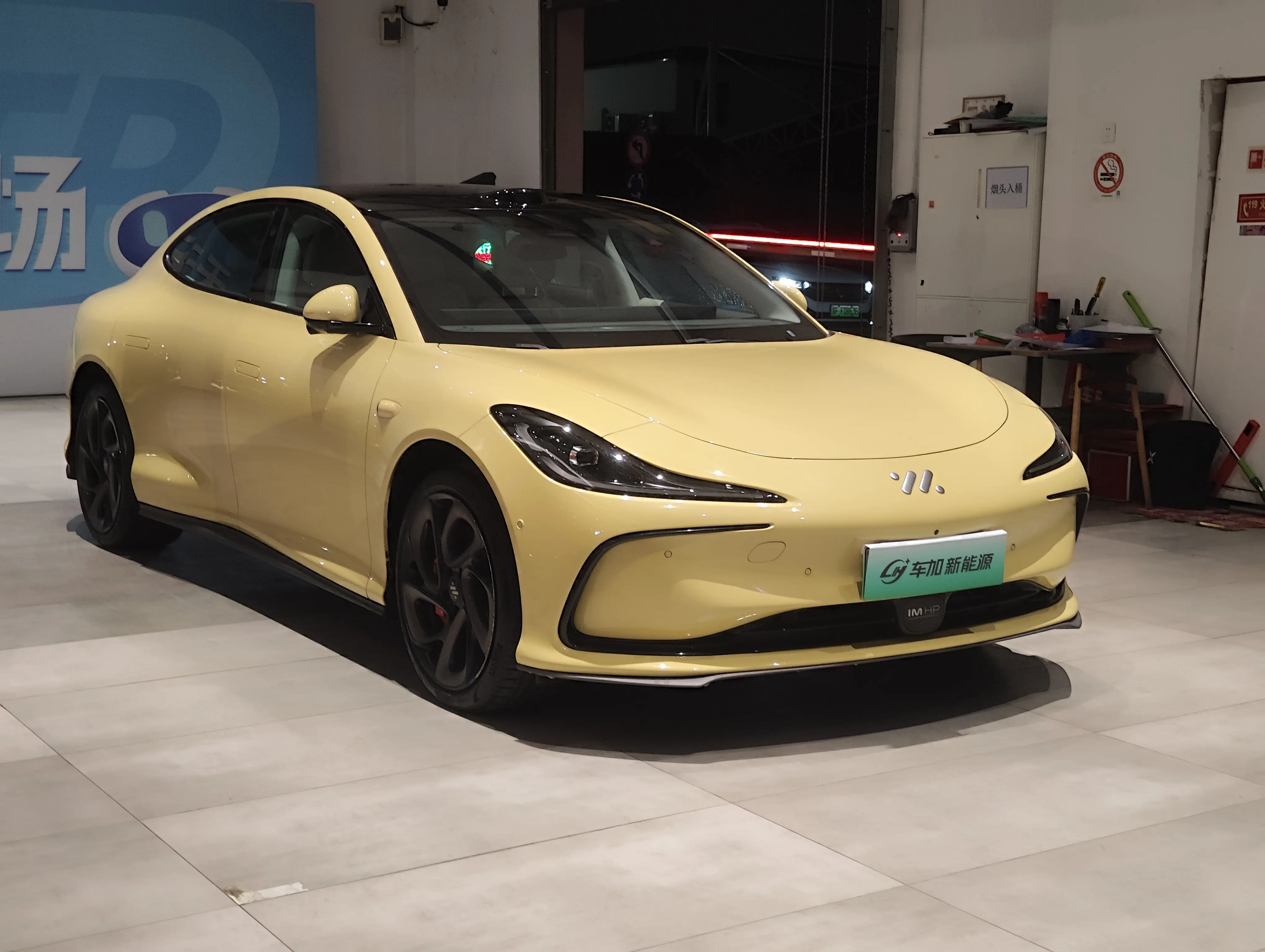 Zhiji L6  из Китая